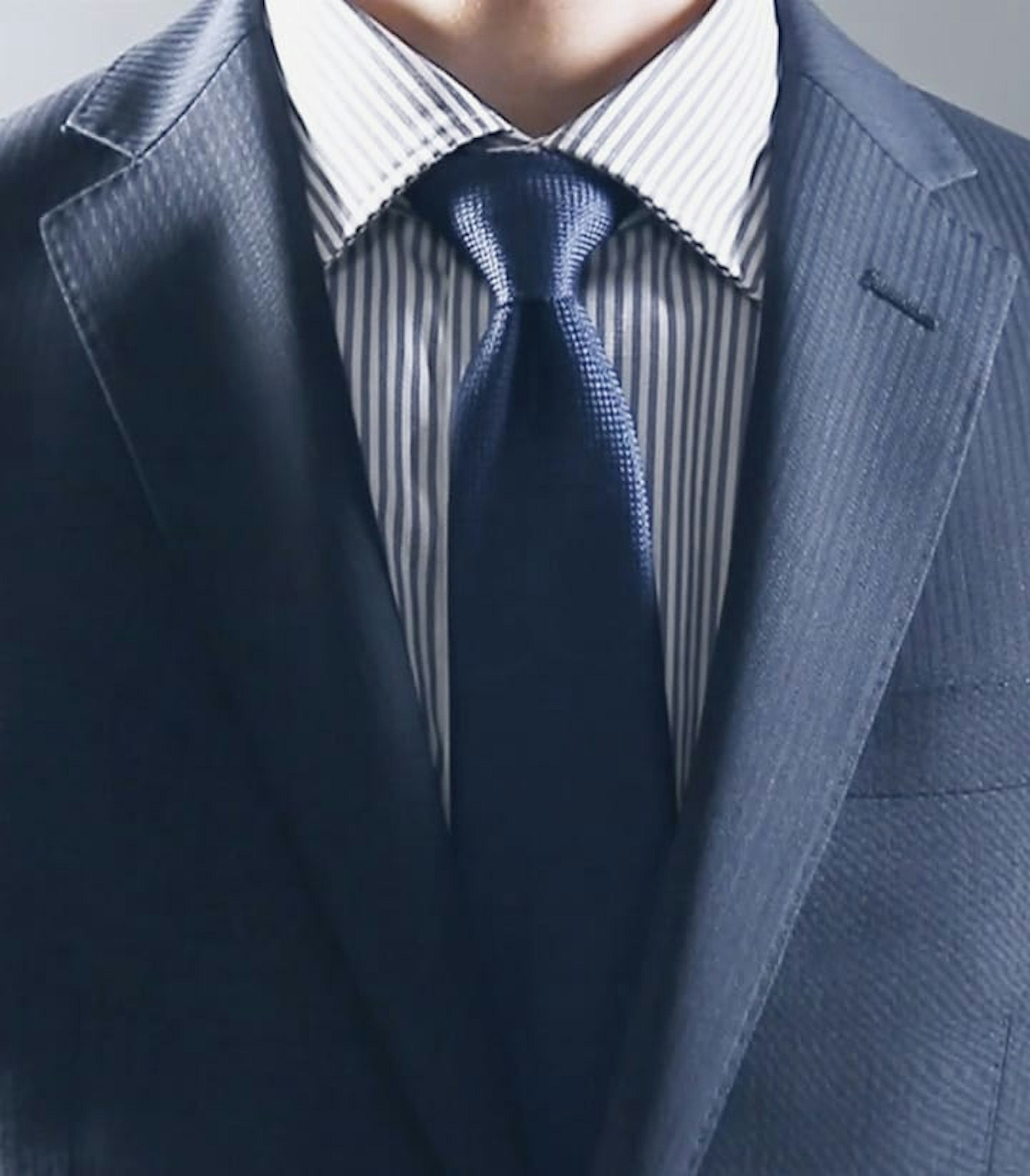 高品質なシャツでビジネスシーンを格上げする