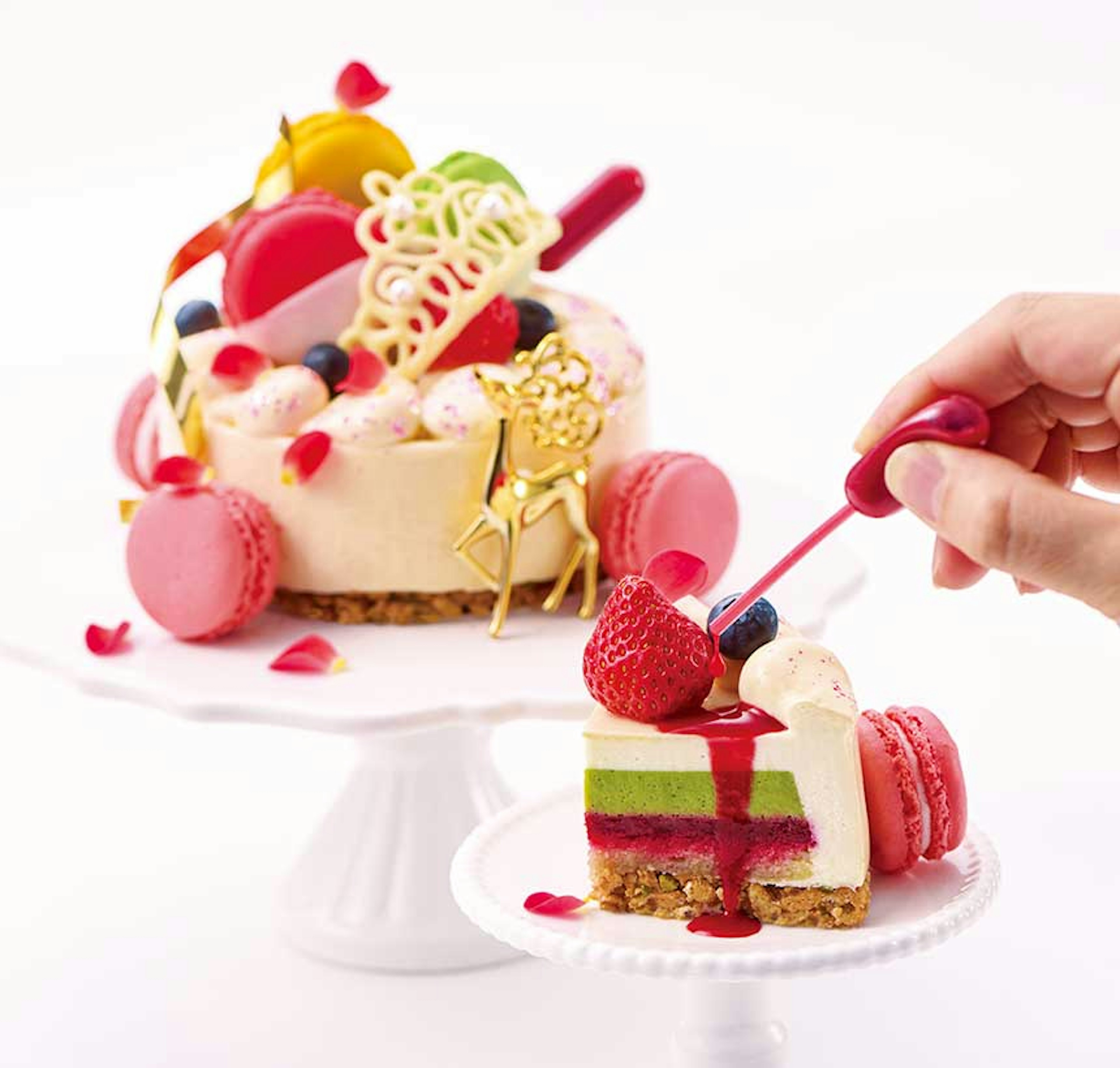 金のトナカイを添えたダロワイヨのゆめかわケーキ「パラディ デ レンヌ」