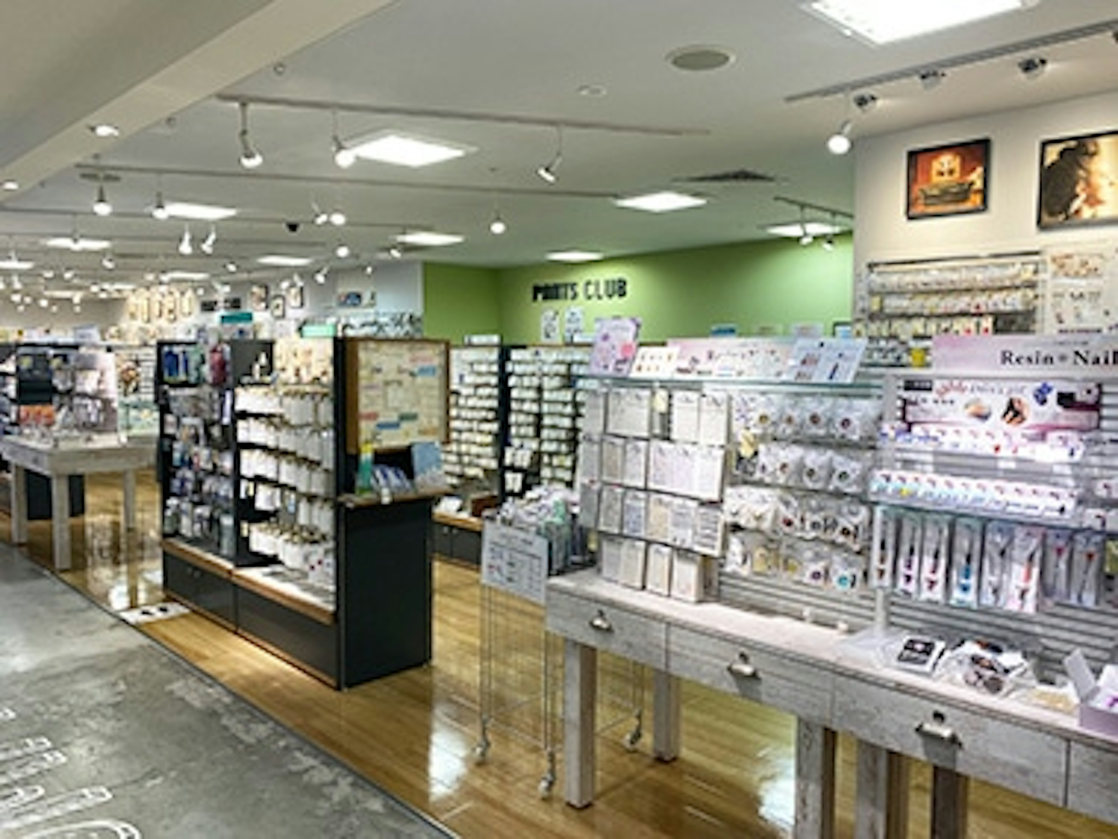 手芸好き必見！豊富な材料とアイデアが揃う店内