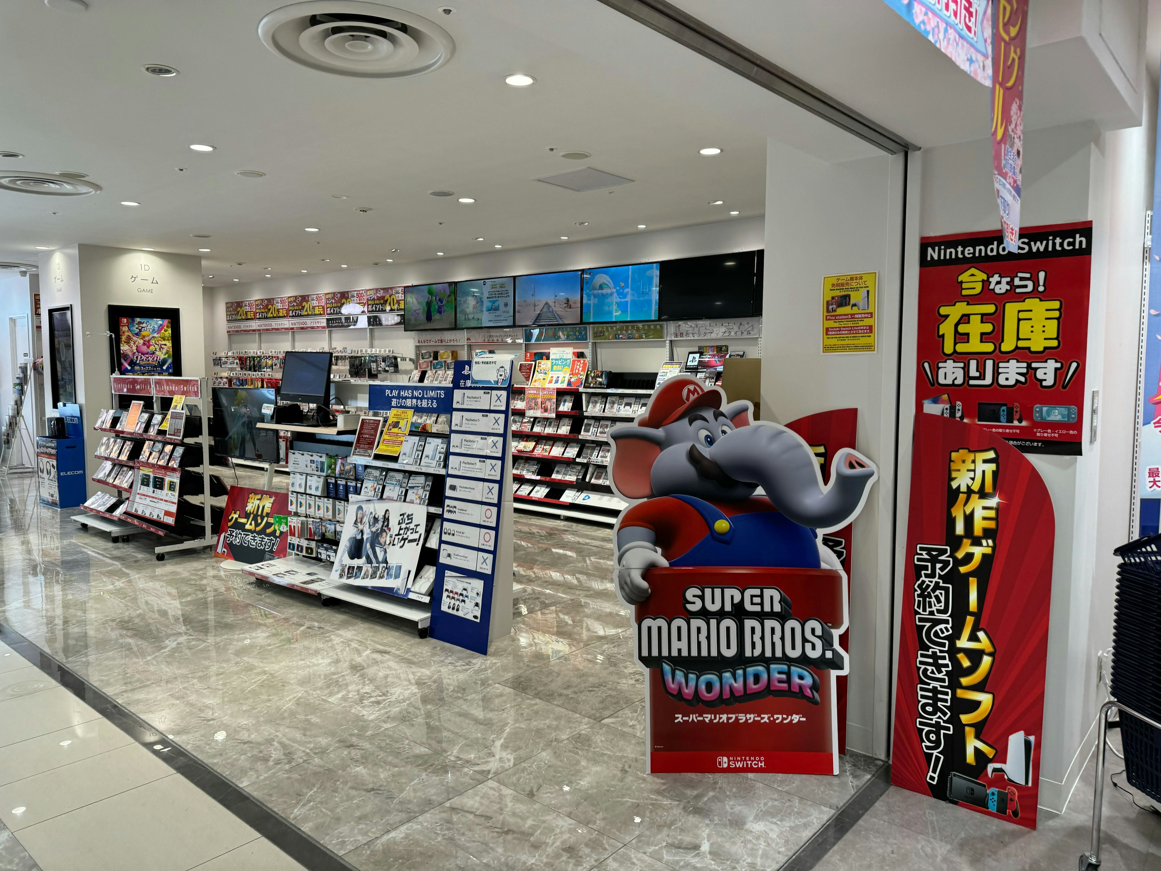 ヨドバシカメラ新宿西口本店の外観