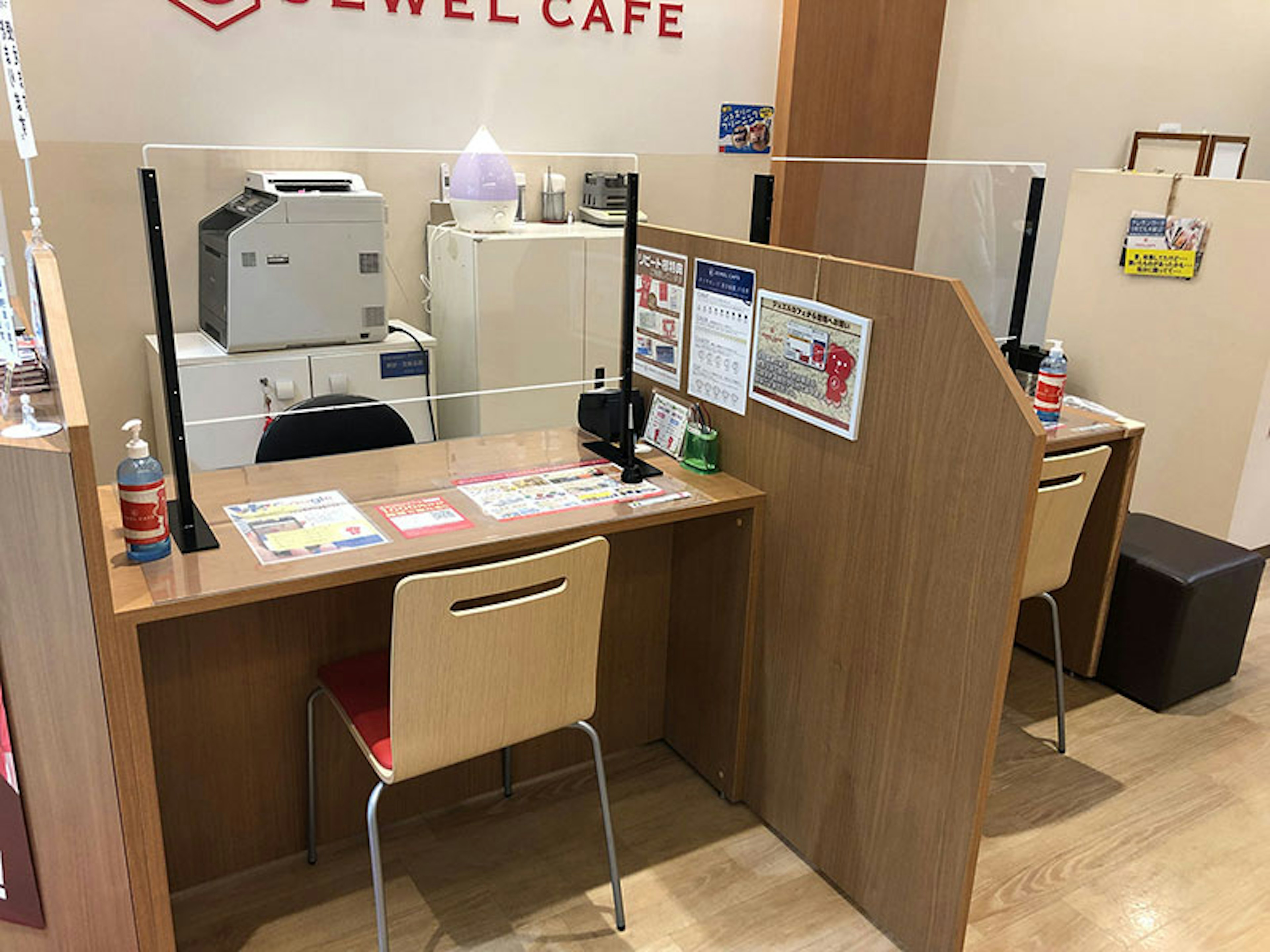 安心してブランド買取ができる清潔な店内