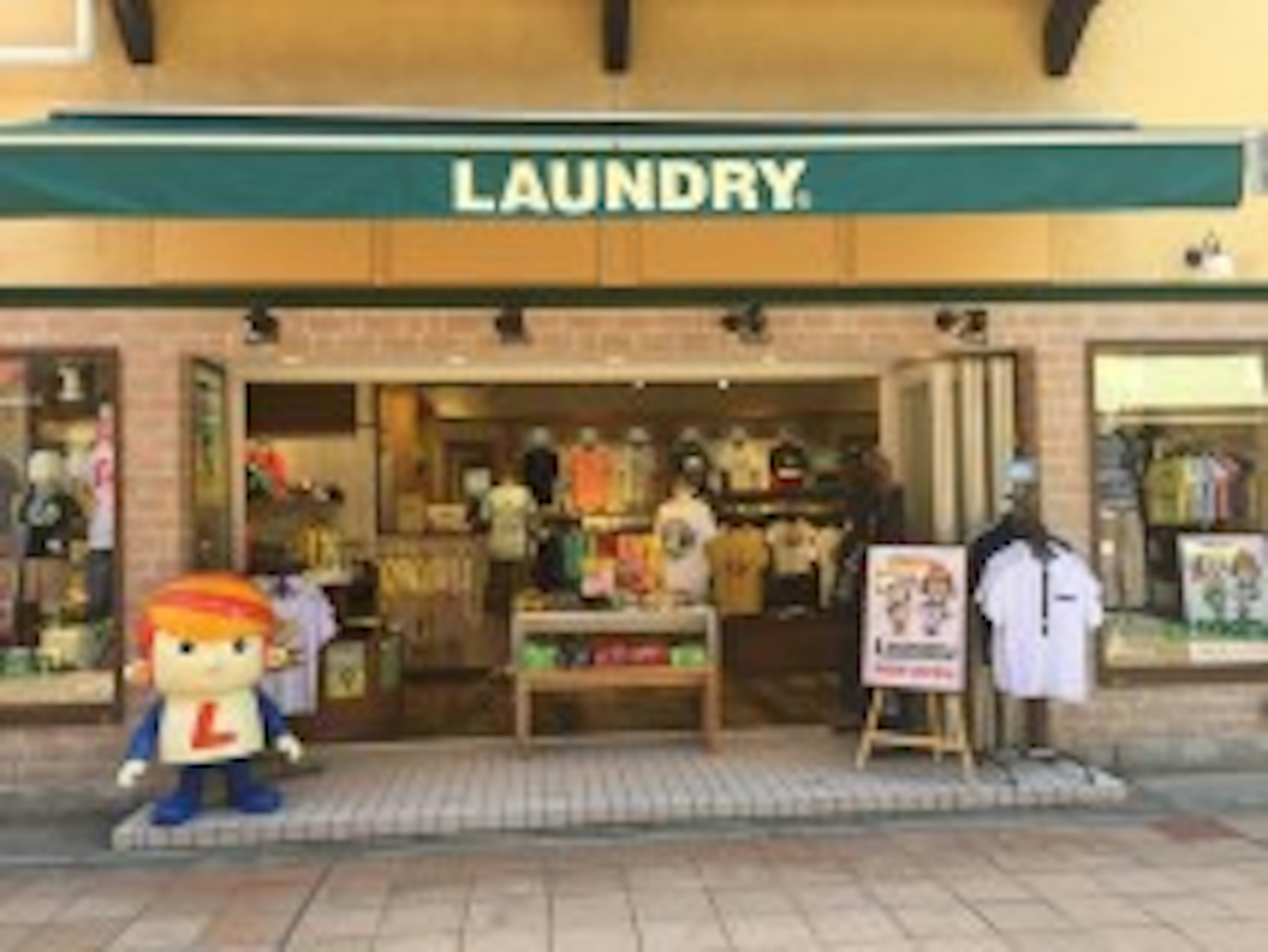 メンズファッションの最新トレンドが揃うおしゃれな店舗