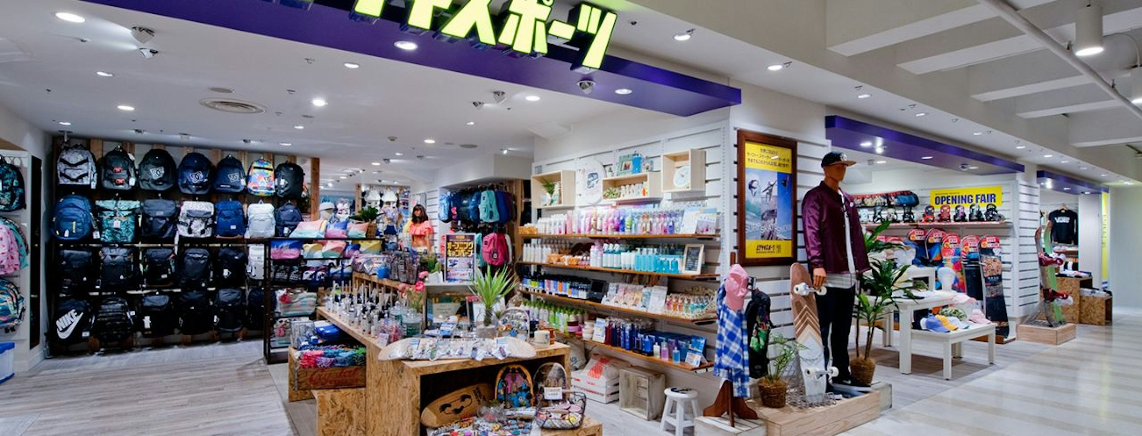 トレンドのメンズ下着が揃うおしゃれな店舗
