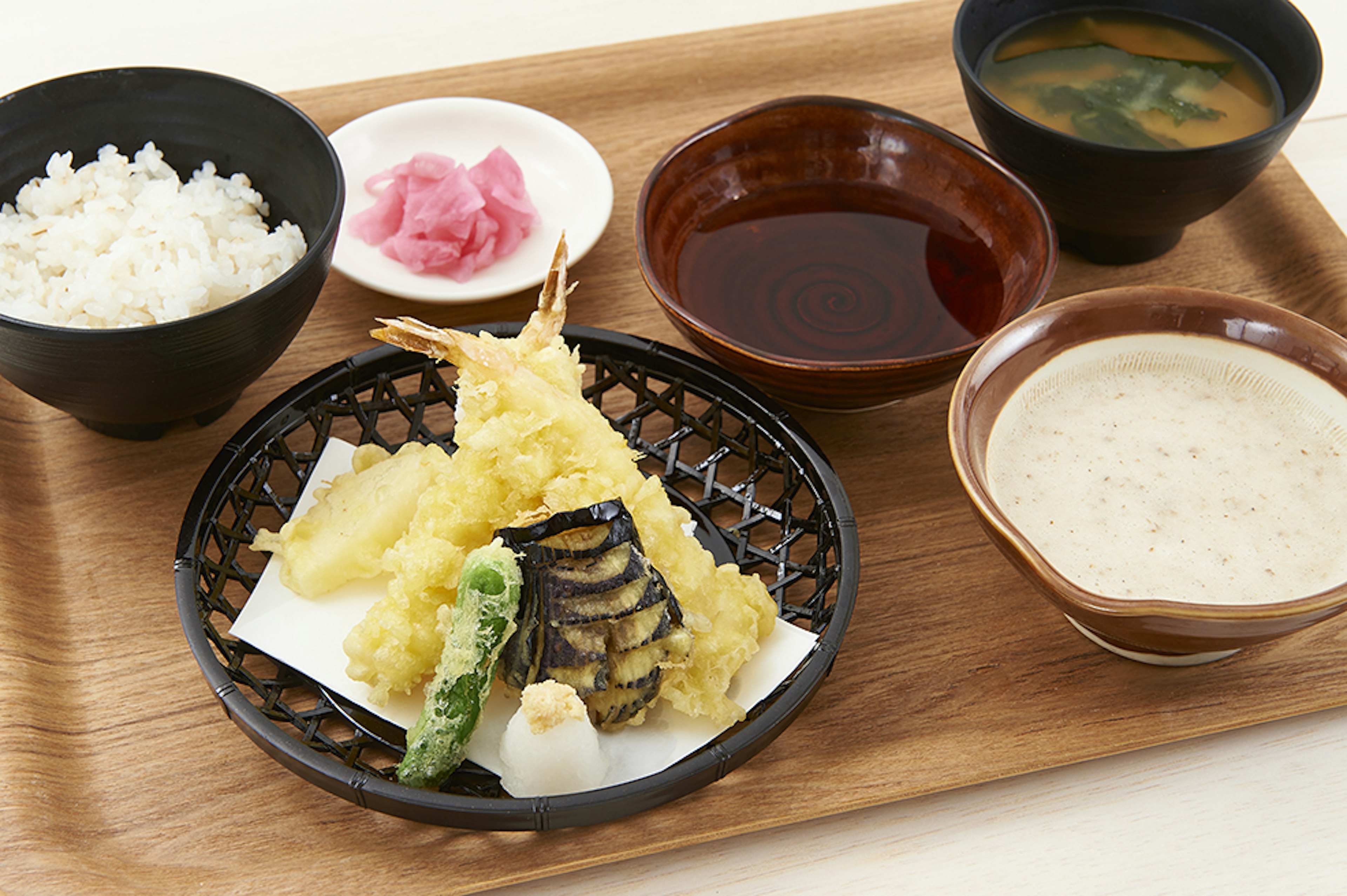 さっぱりとした天ぷら定食で心も体も満たされる