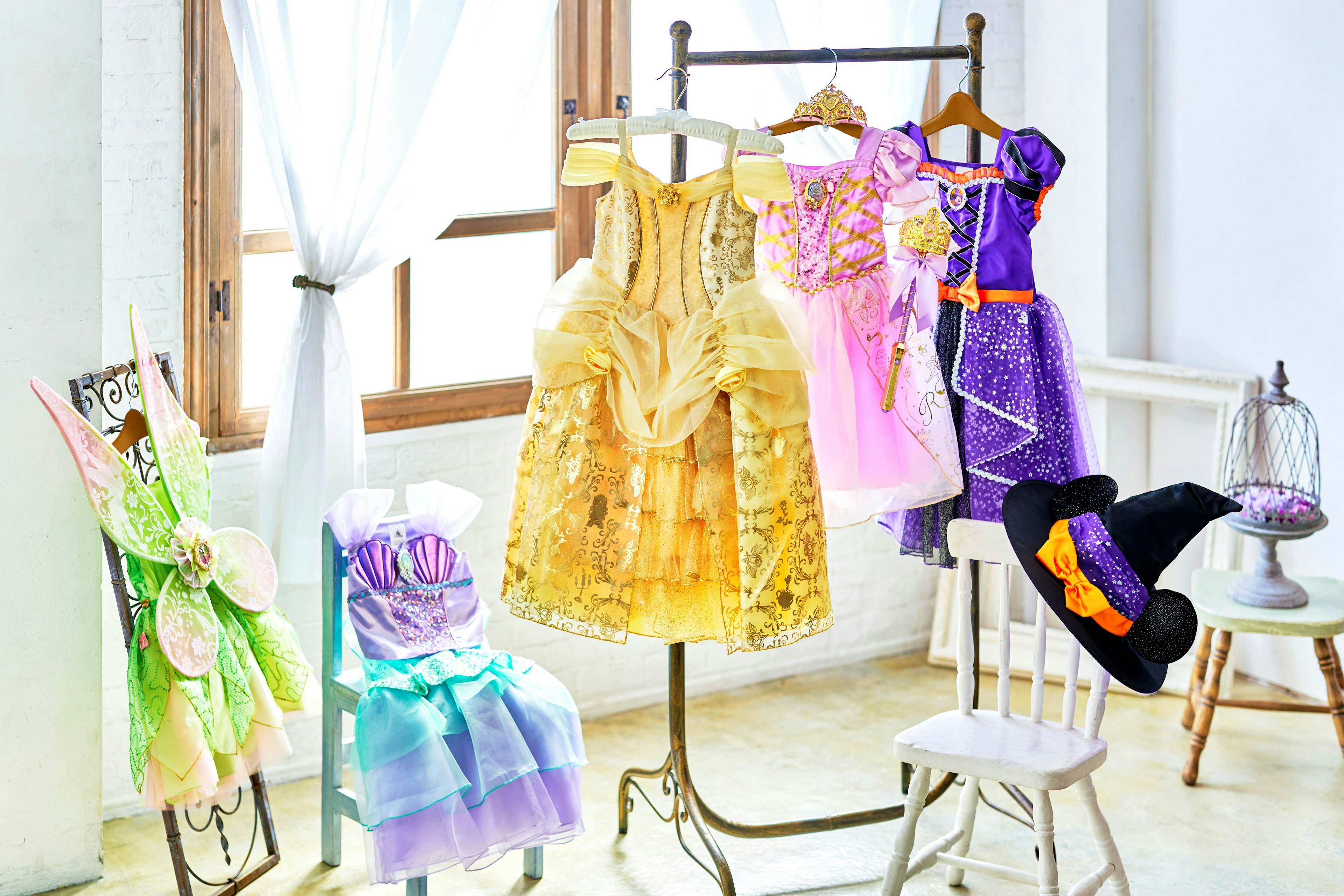 ハロウィンにぴったりのカラフルなコスチュームが揃うお店