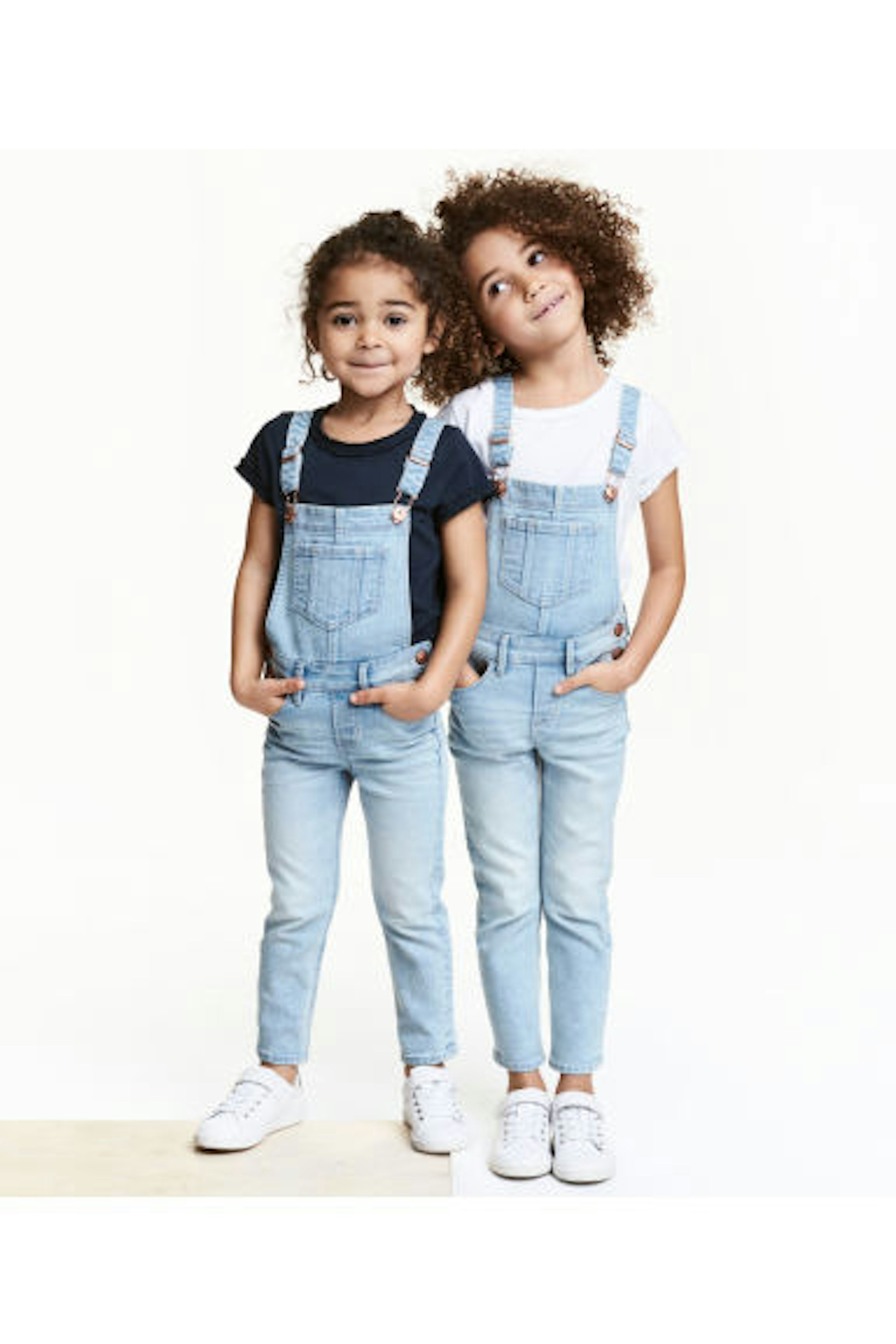 おしゃれで可愛いデニムの子供服、動きやすさ抜群です。