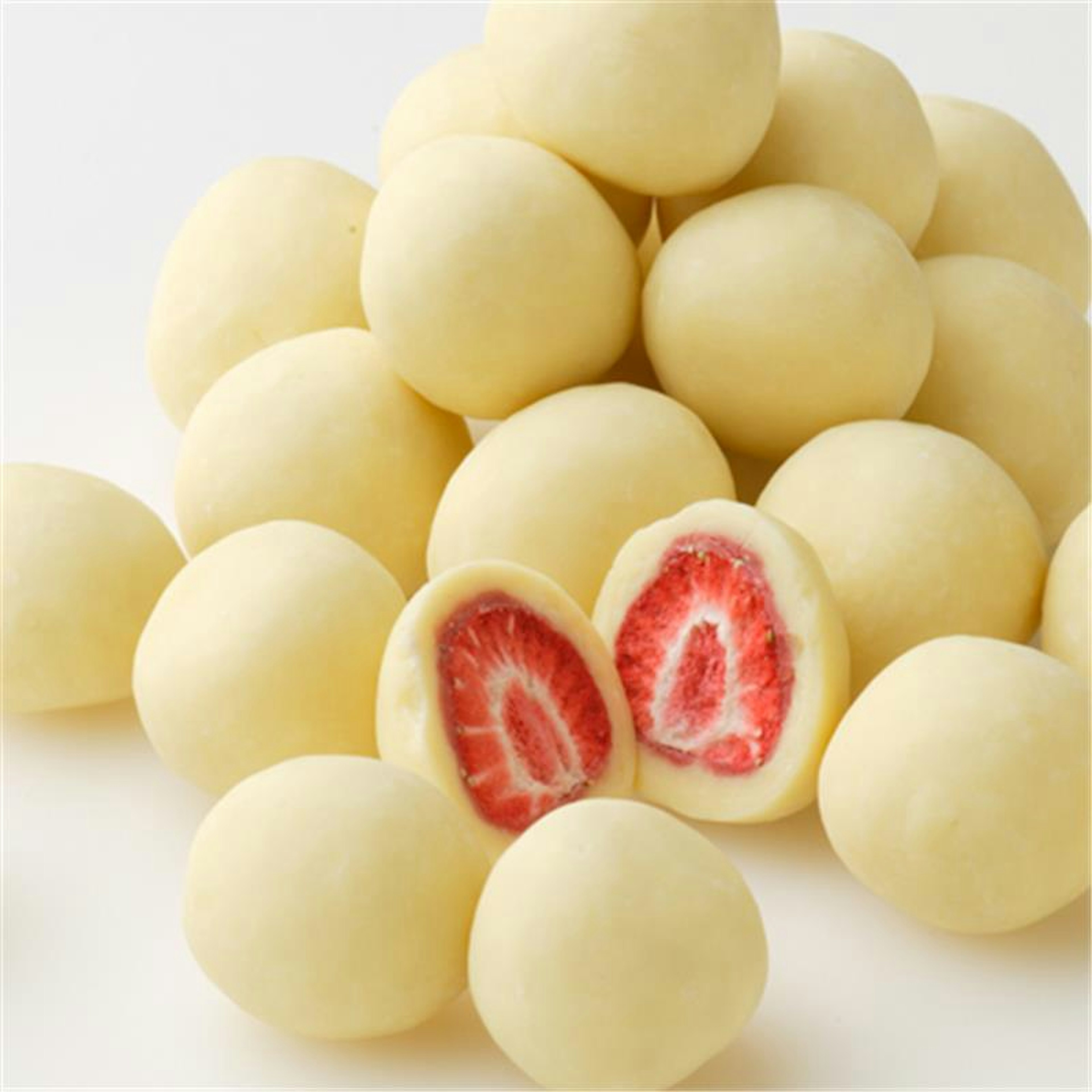いちごの酸味が広がる贅沢なホワイトチョコレート