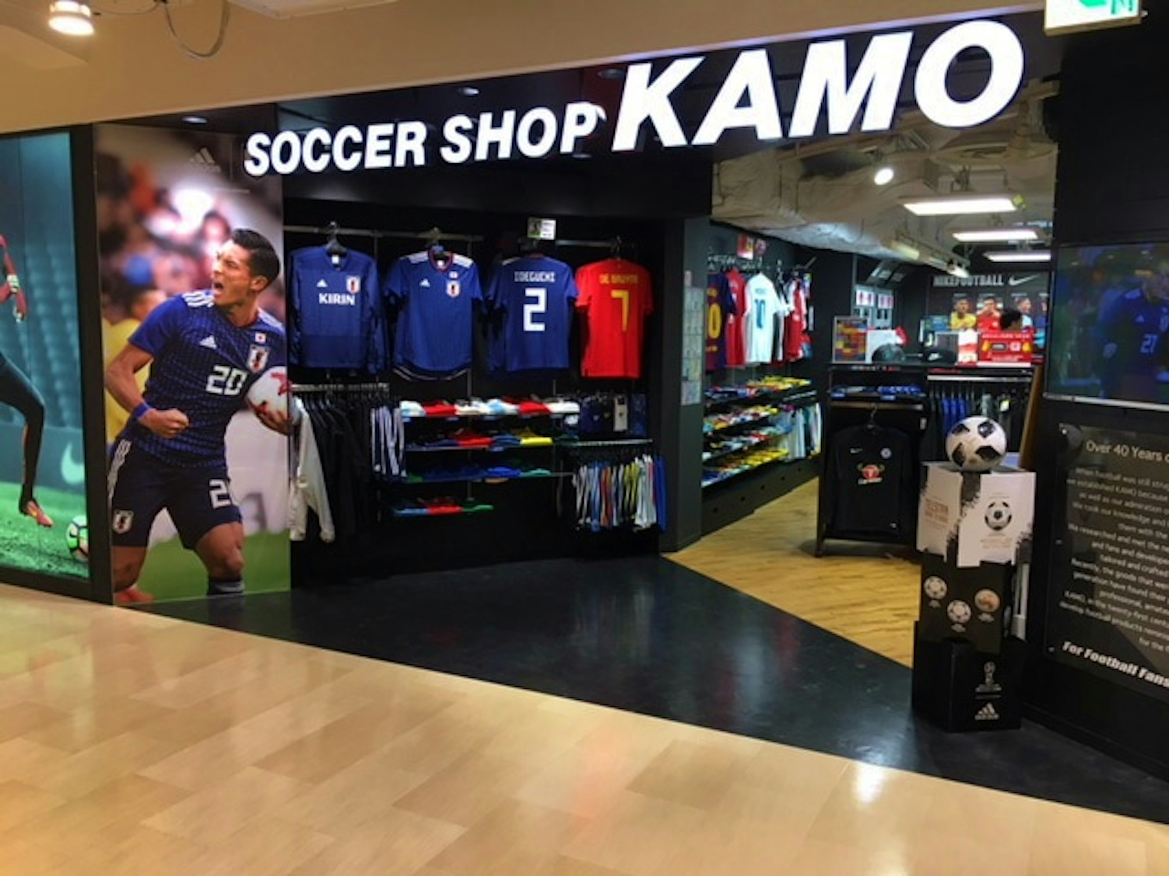 最新のサッカー用品が揃う専門店、訪れる価値あり