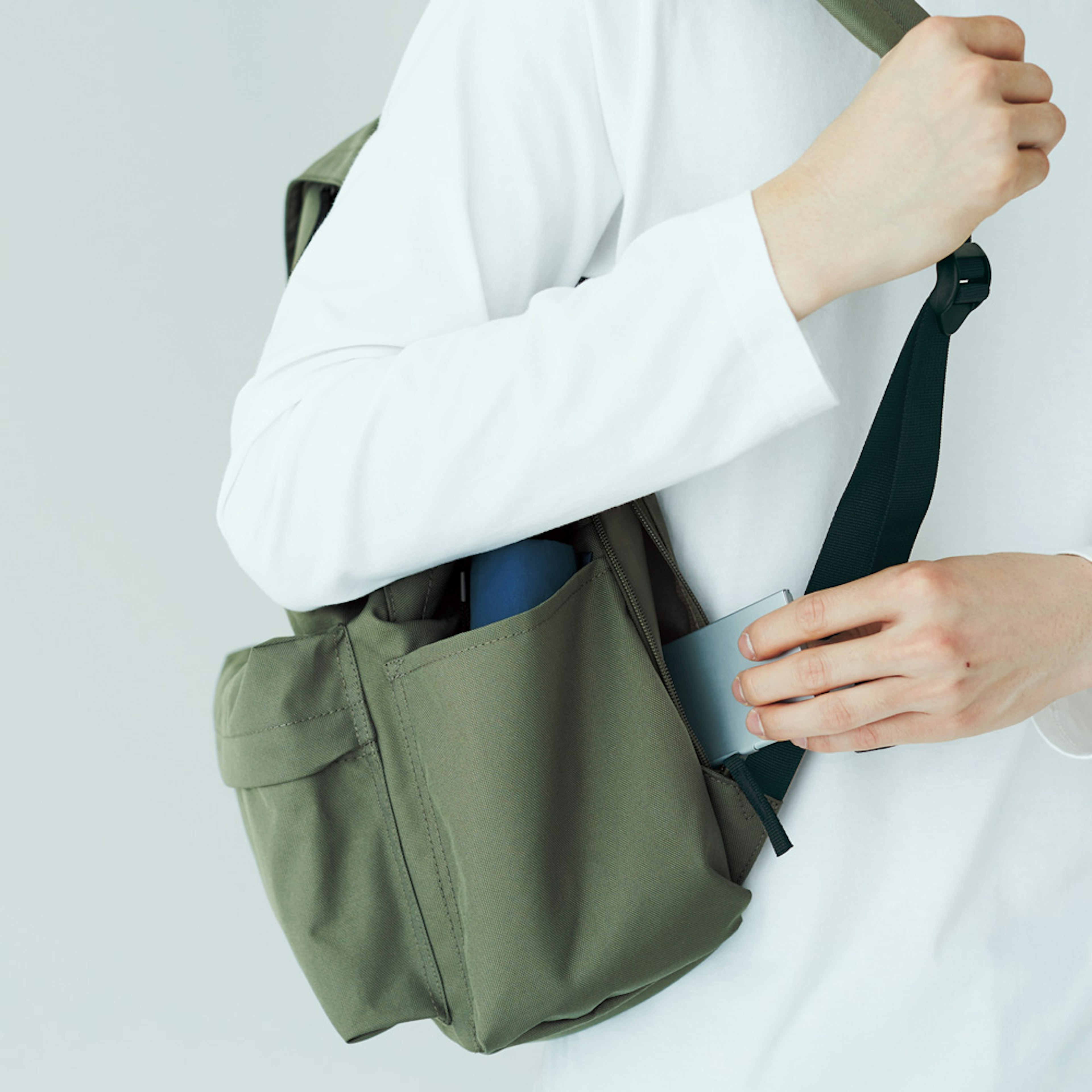 シンプルで機能的なリュック、日常使いに最適です。