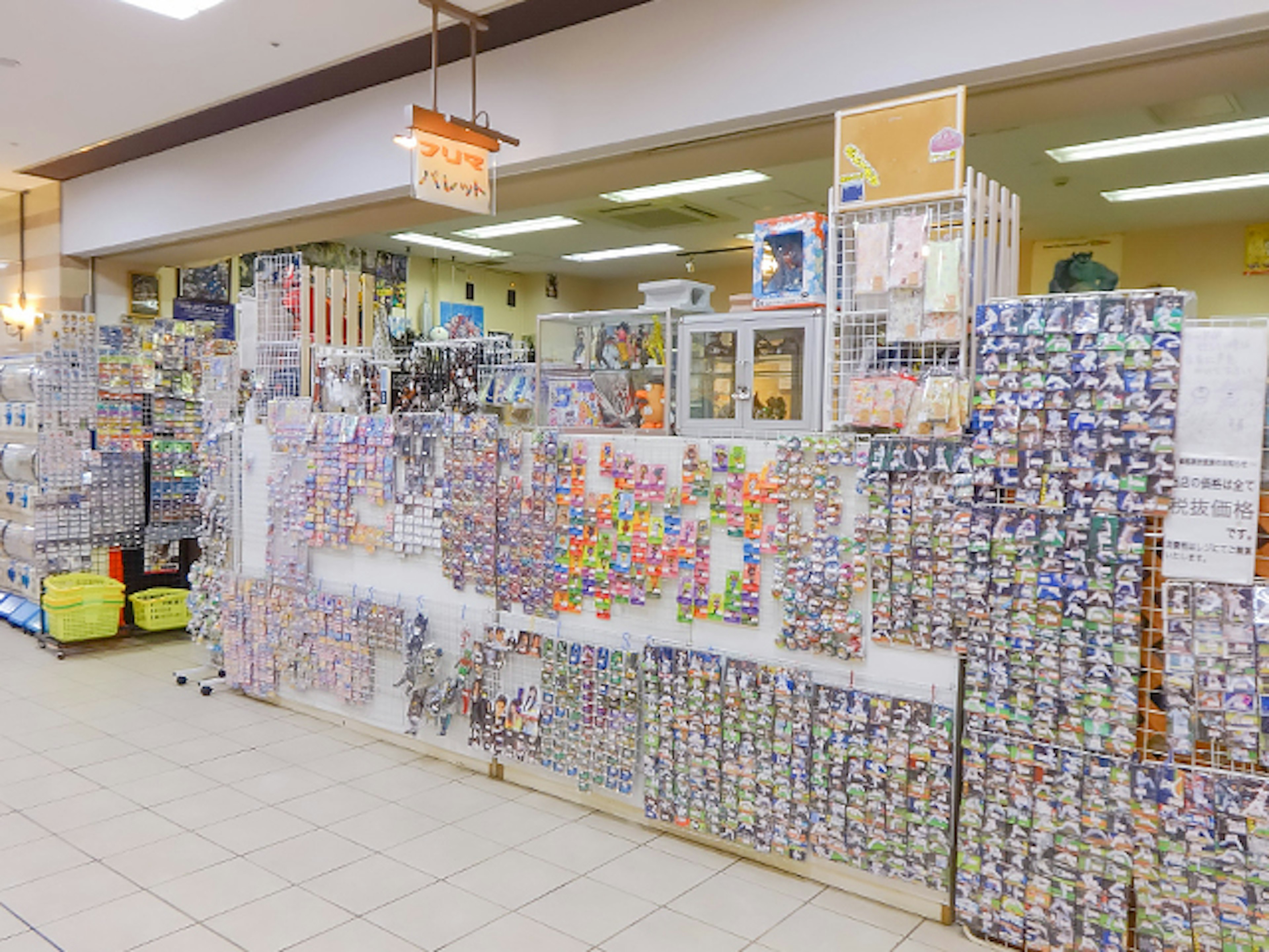 多彩なファッション雑貨が揃う魅力的な店舗