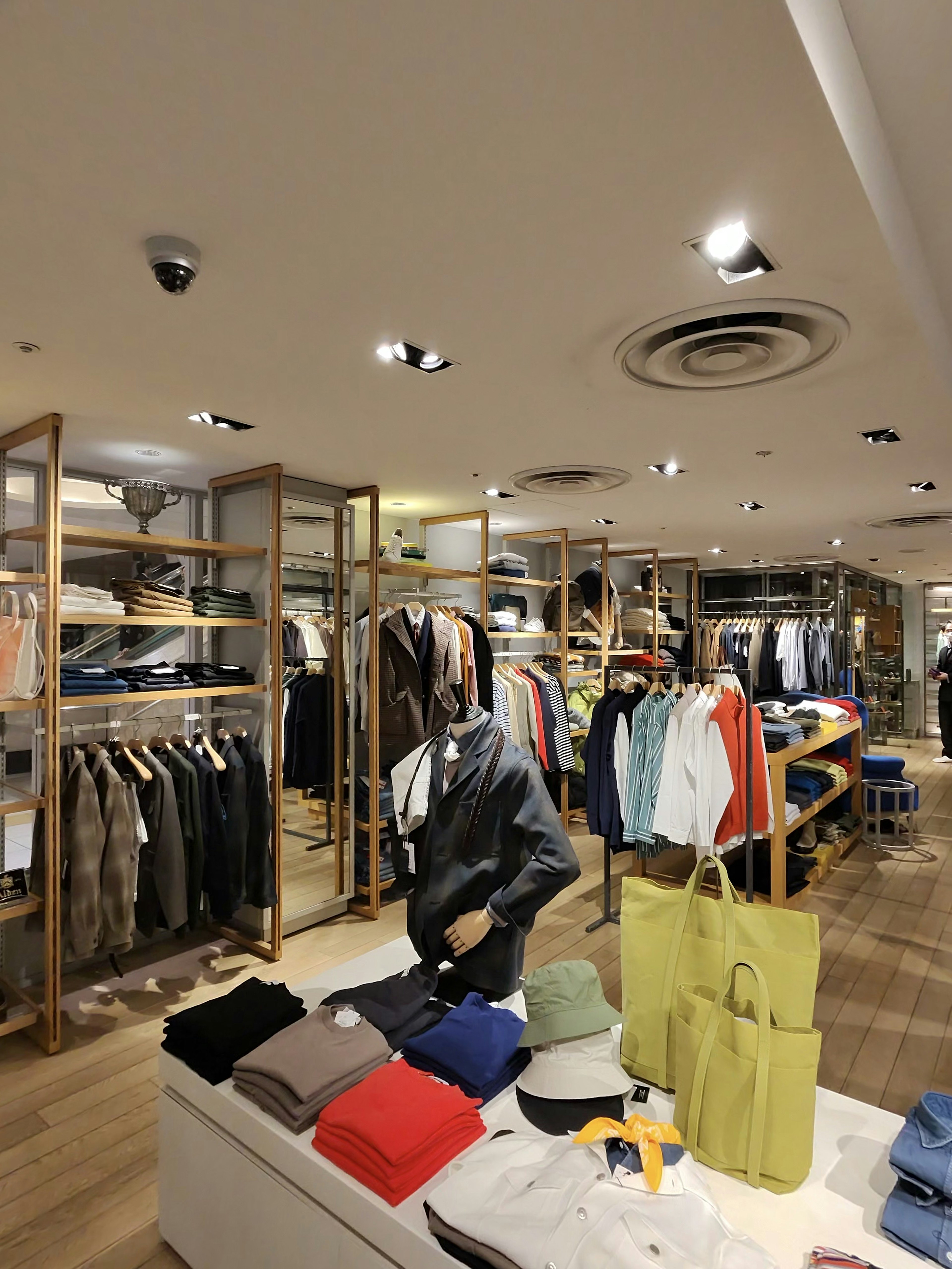 トゥモローランド店内の売り場