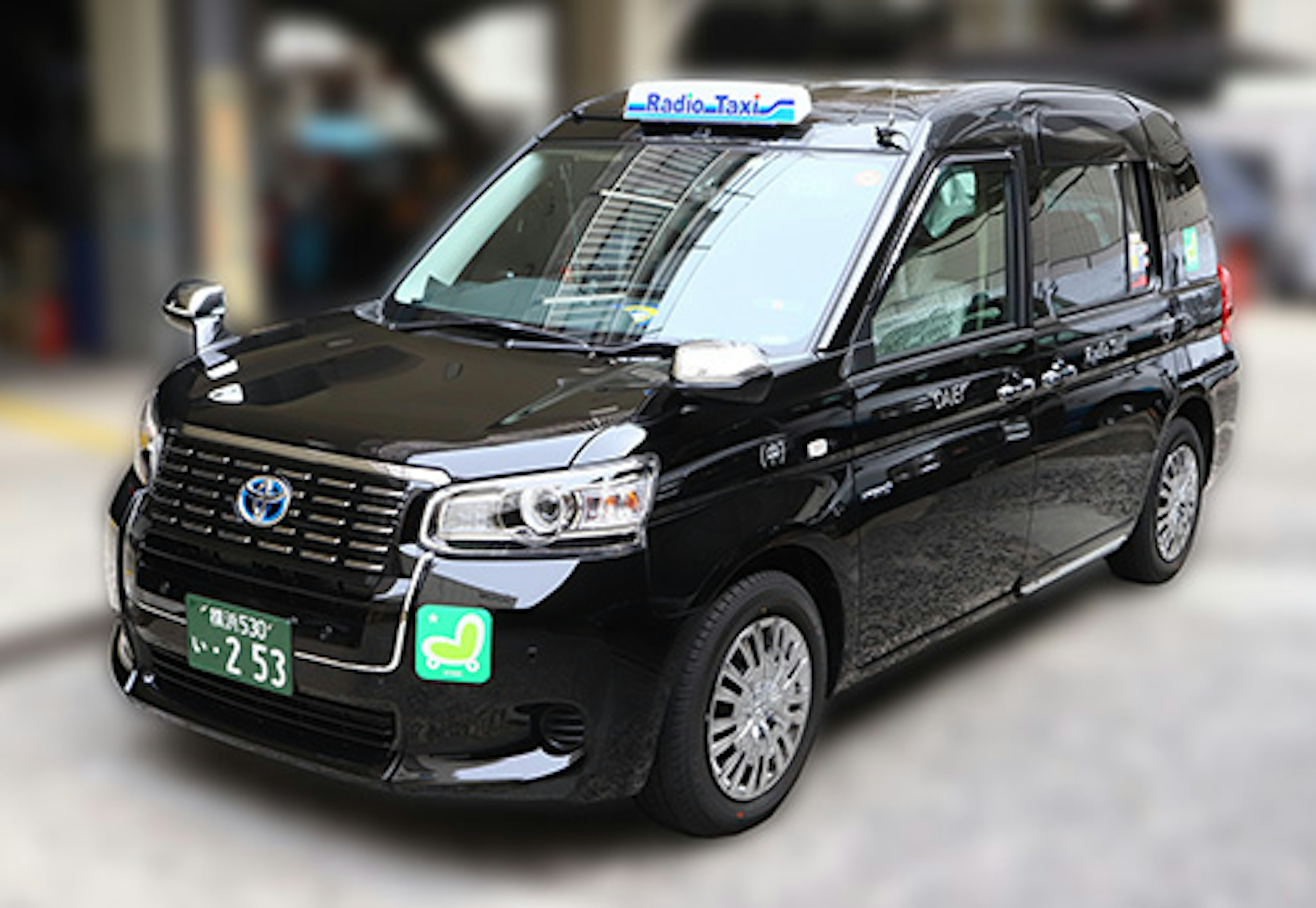 快適な移動を提供する最新のタクシー車両