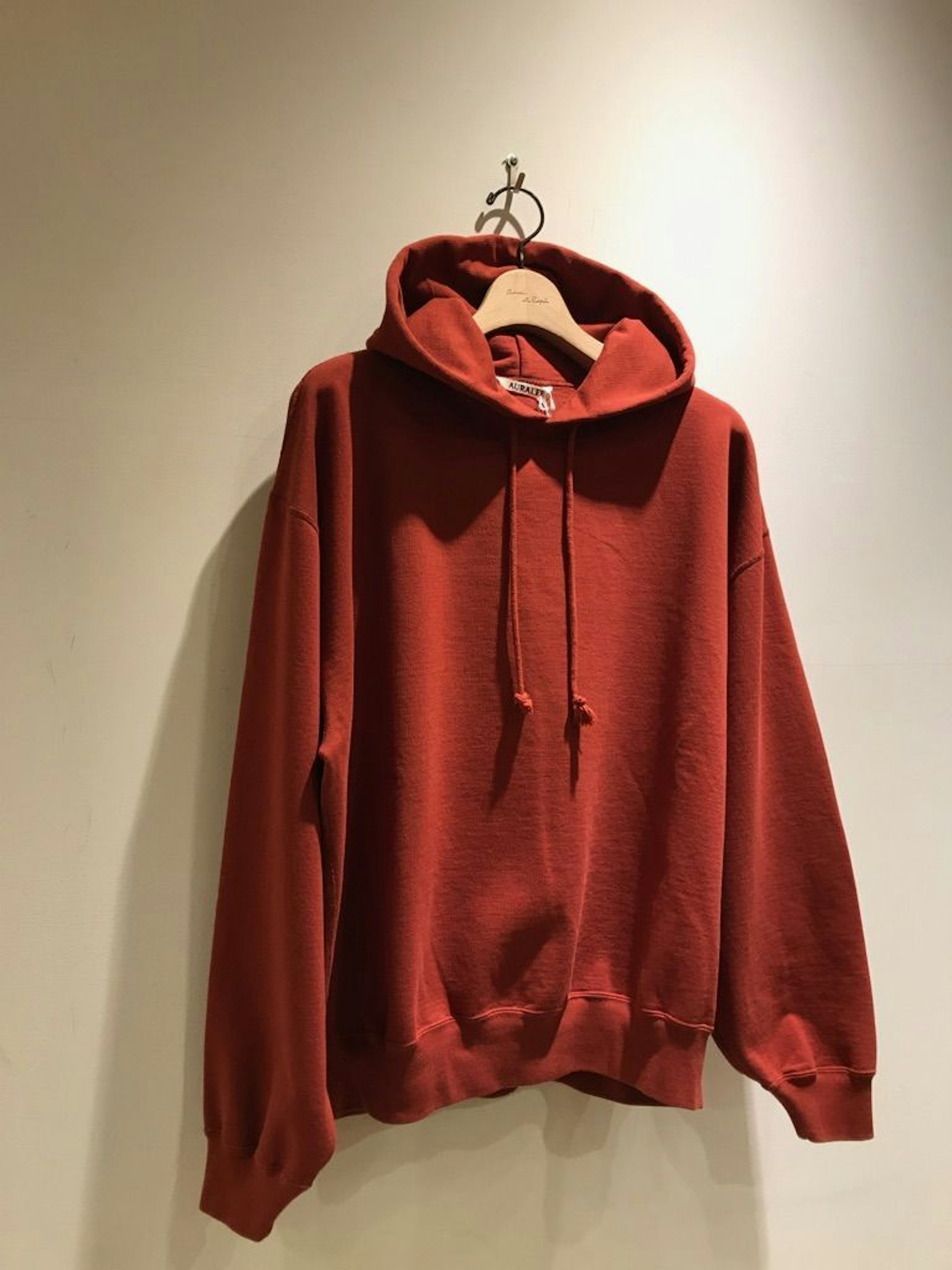 秋冬にぴったりの暖かいメンズフード付きパーカー