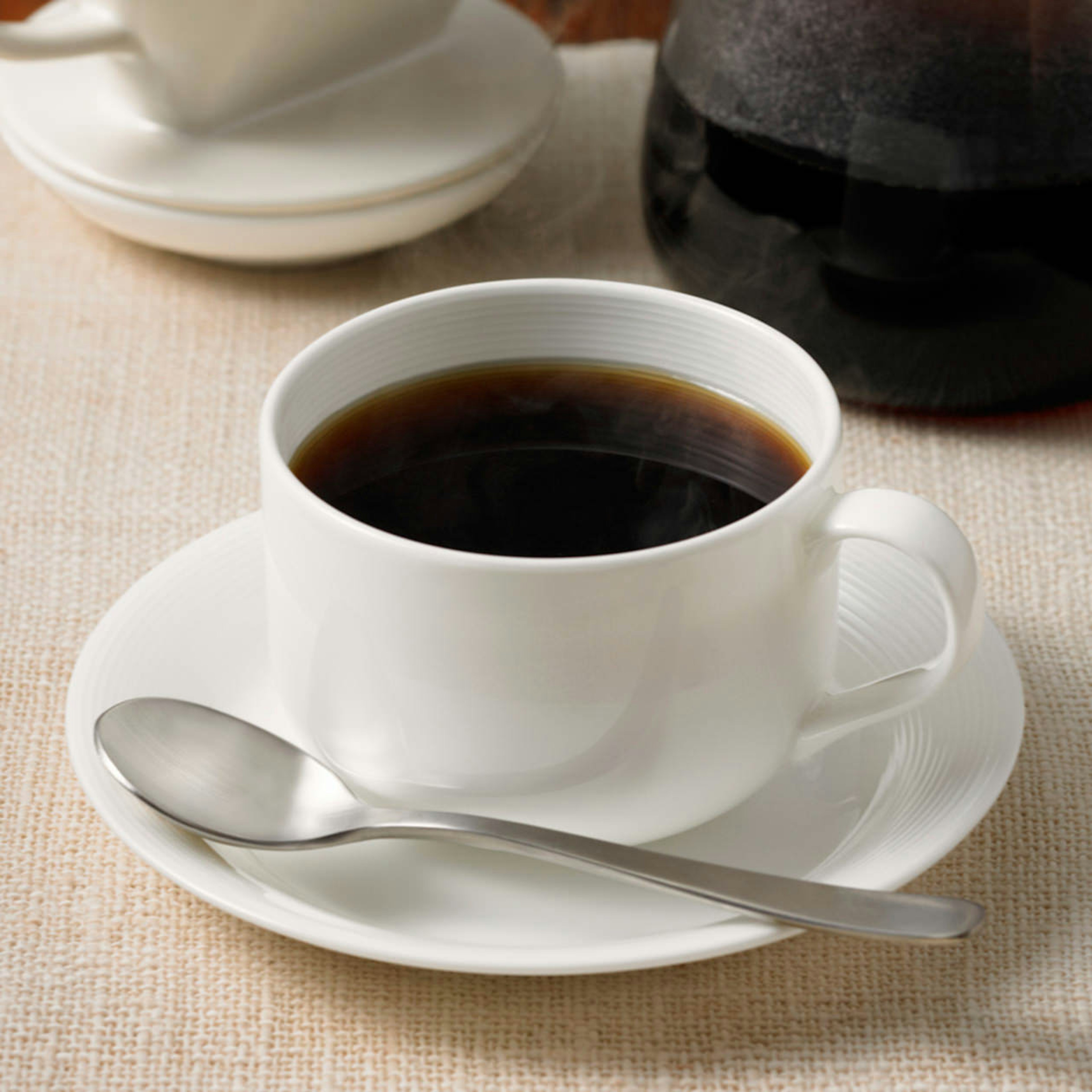 香り高い新鮮なコーヒー豆で淹れた一杯の至福