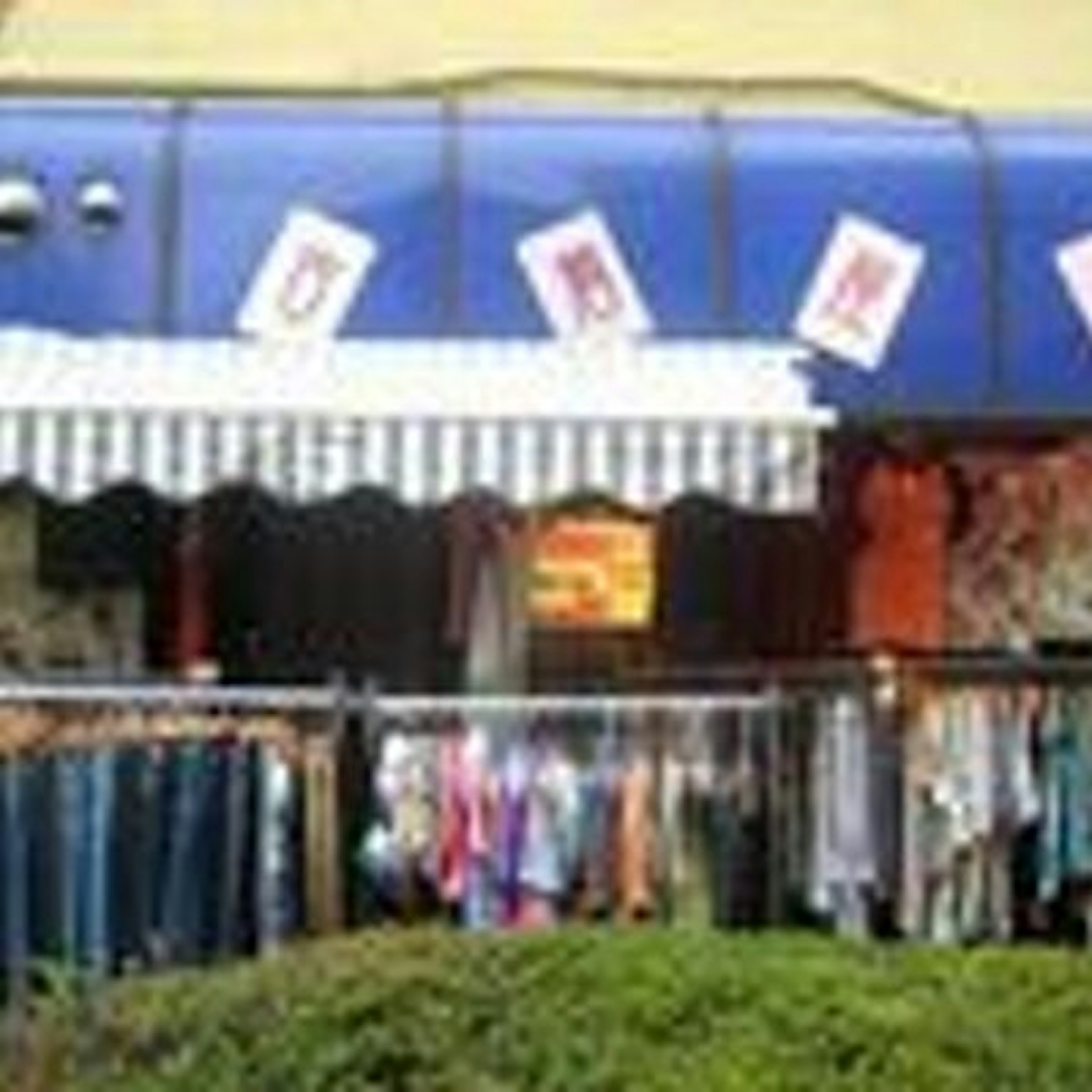 おしゃれな古着が揃うリサイクルショップの外観