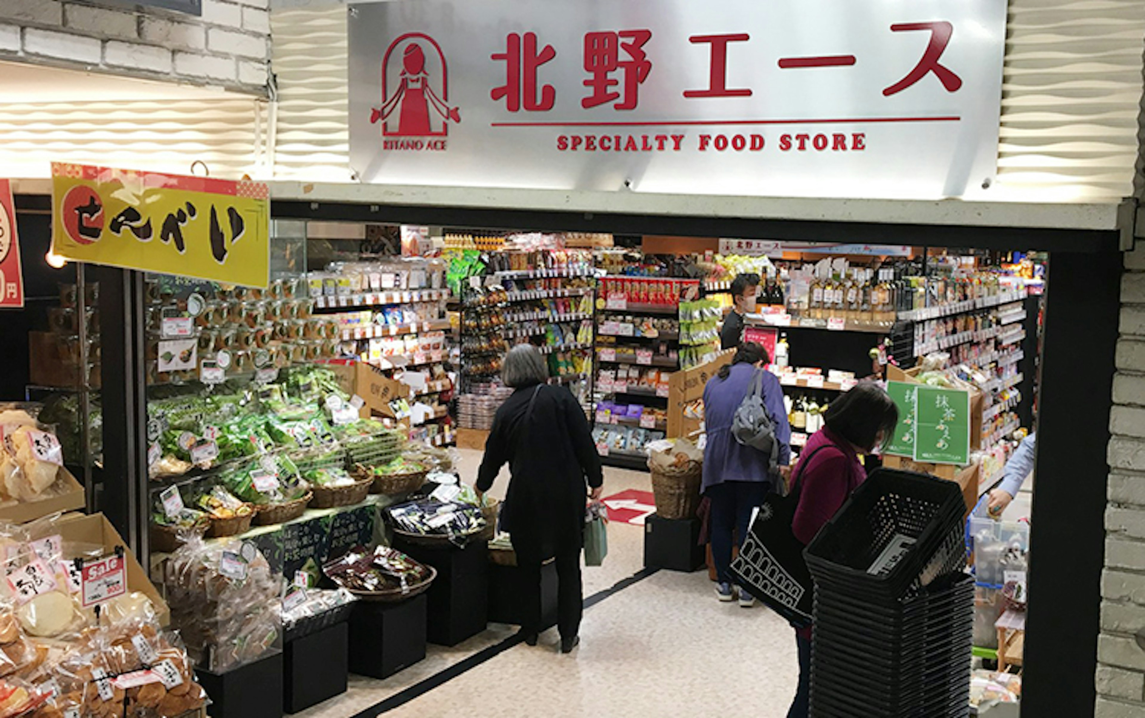 多彩な商品が揃う酒屋で、特別な一品を見つけよう