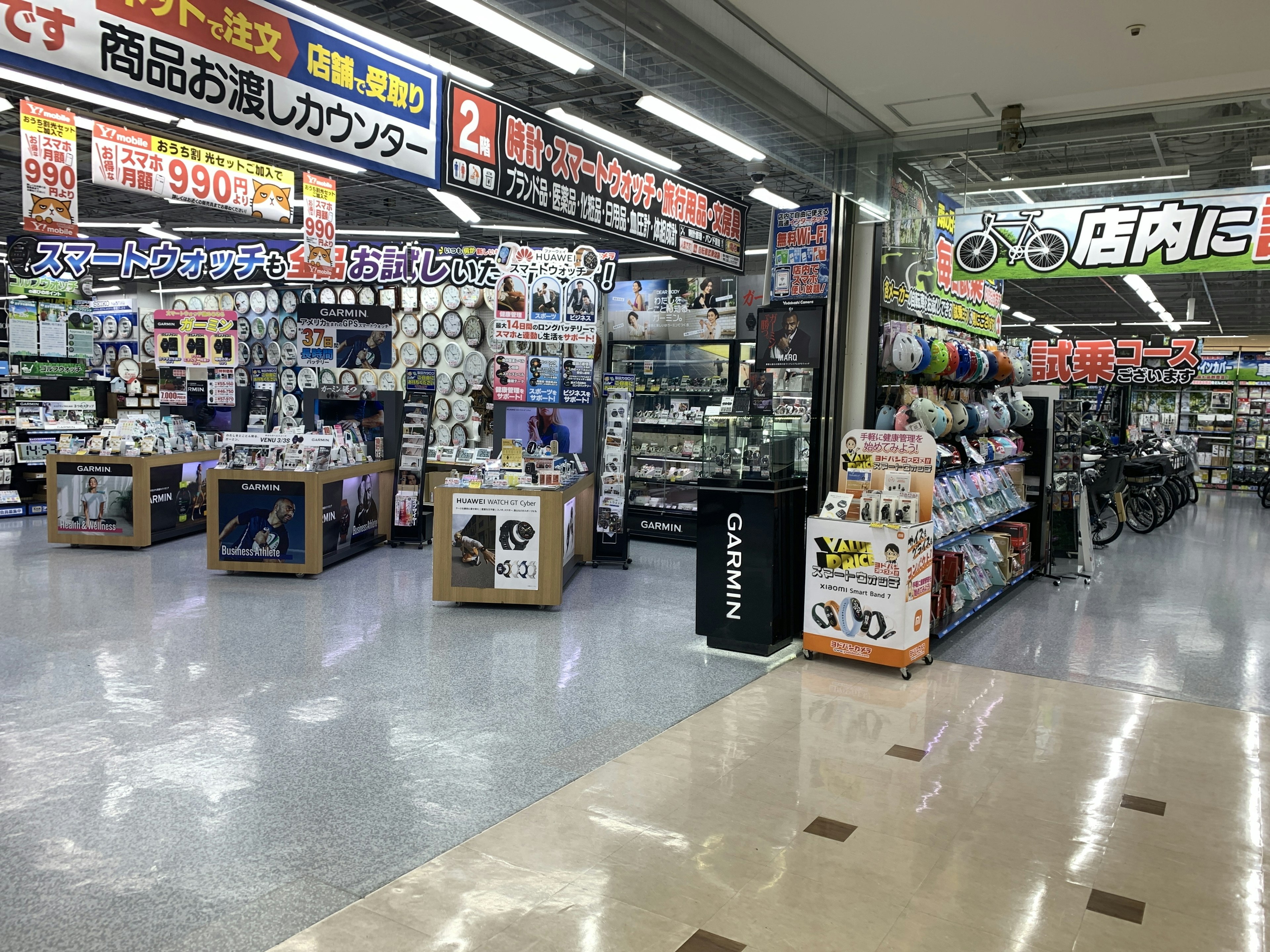 最新の家電が揃う店内で、試用も可能です。