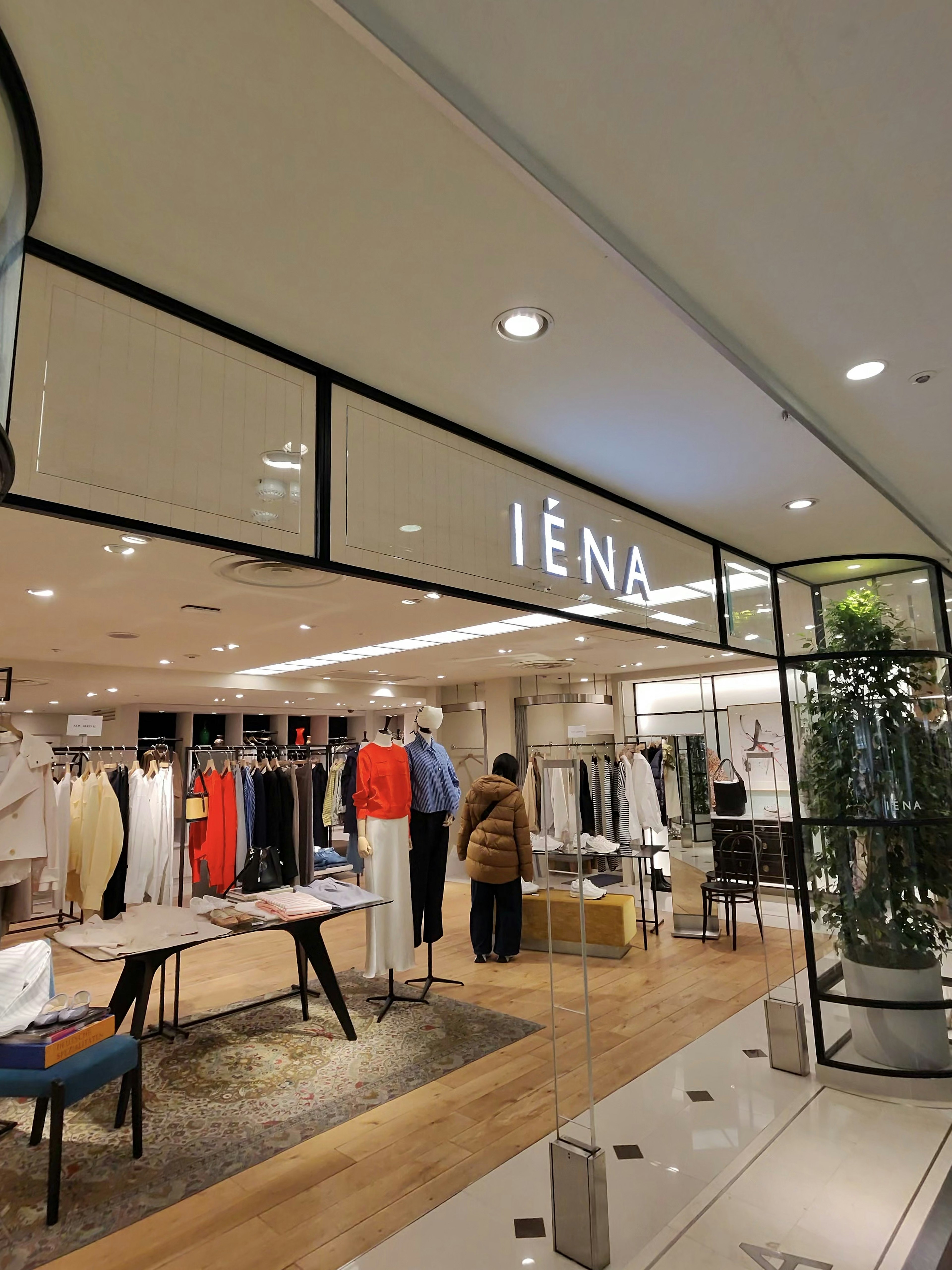 IENA店舗の外観