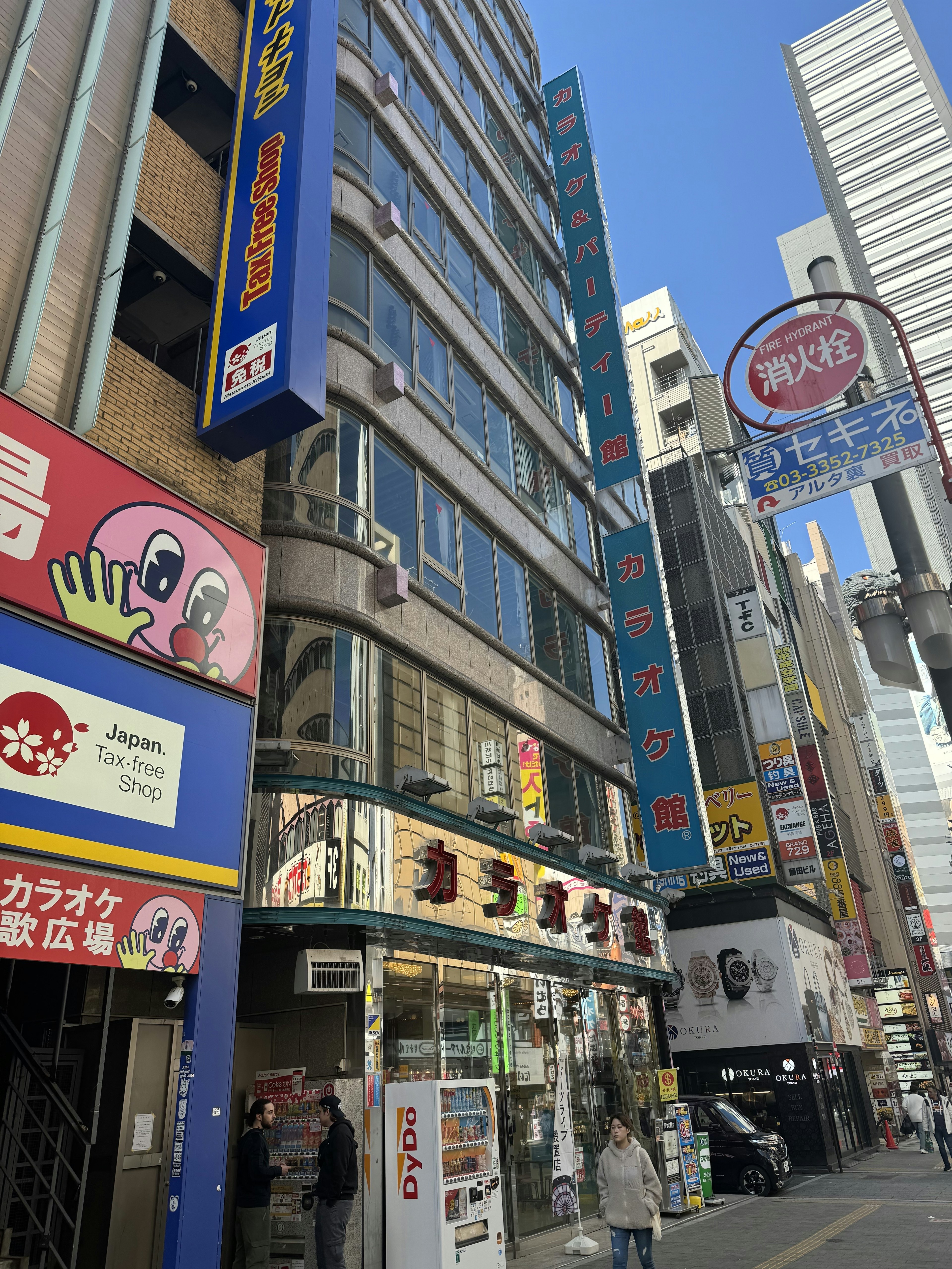 カラオケ館の店舗の外観