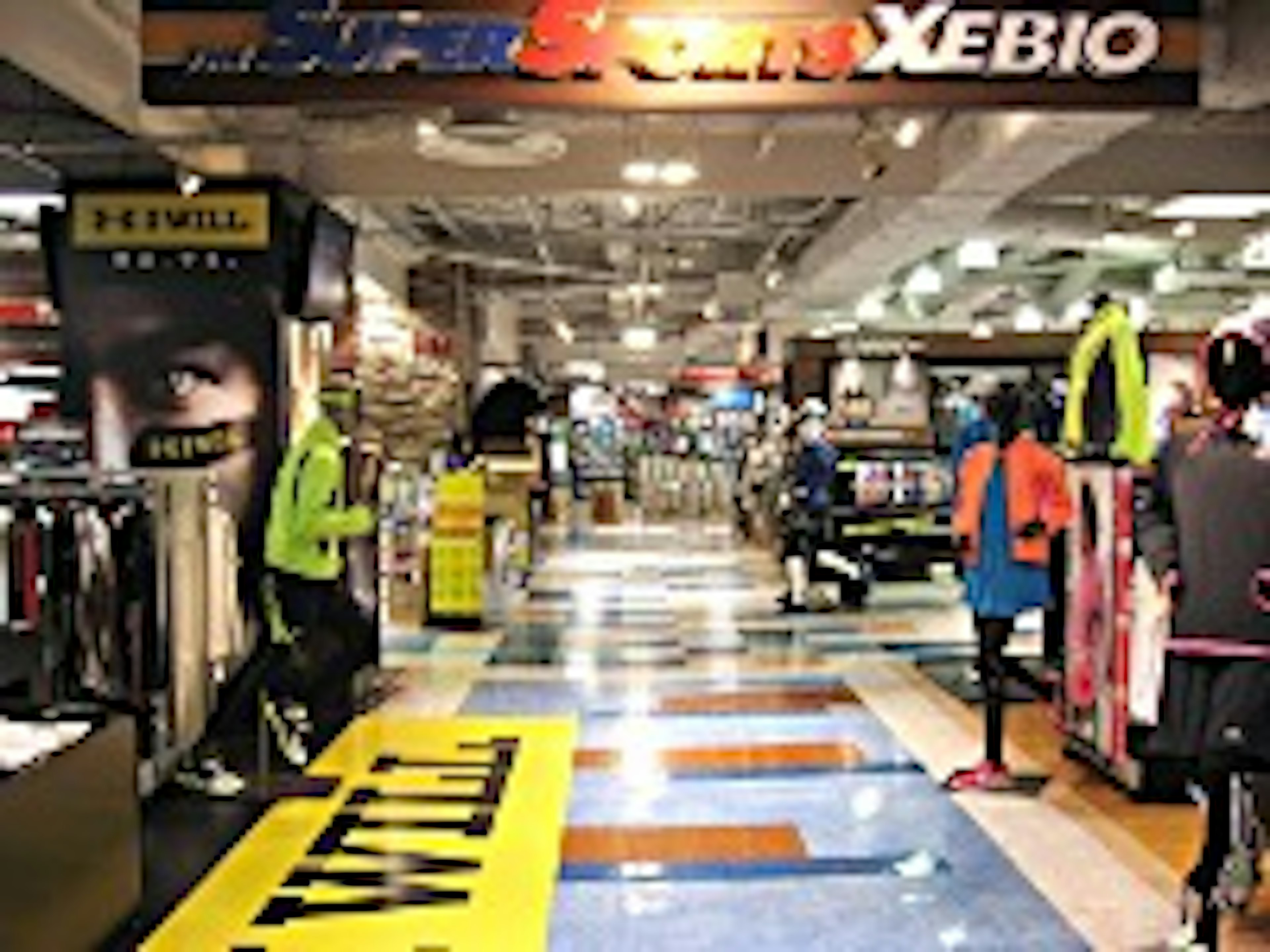 最新のサッカー用品が揃う充実したショップ