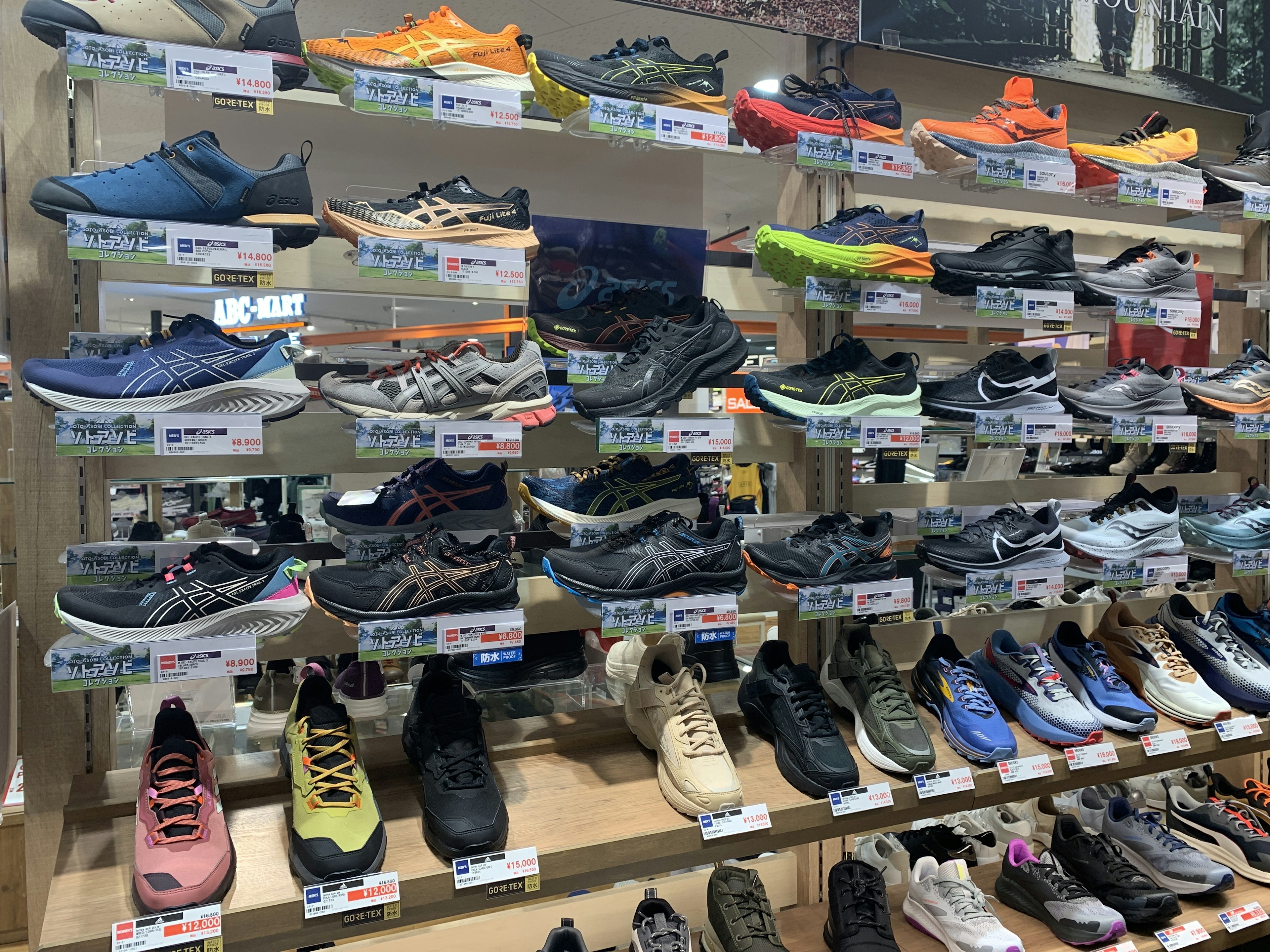最新のナイキスニーカーが揃う店舗で快適なショッピング体験