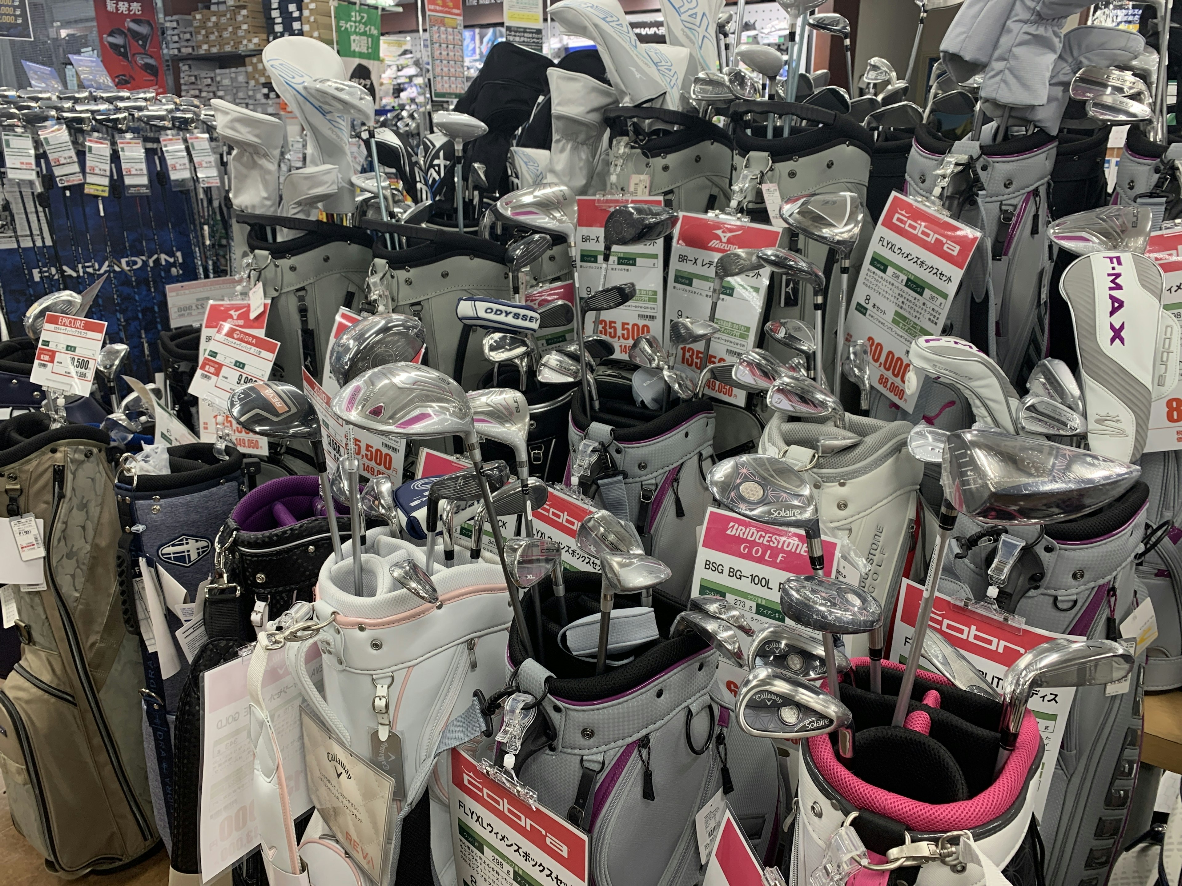 最新モデルのゴルフクラブが揃う専門店で充実の品揃え