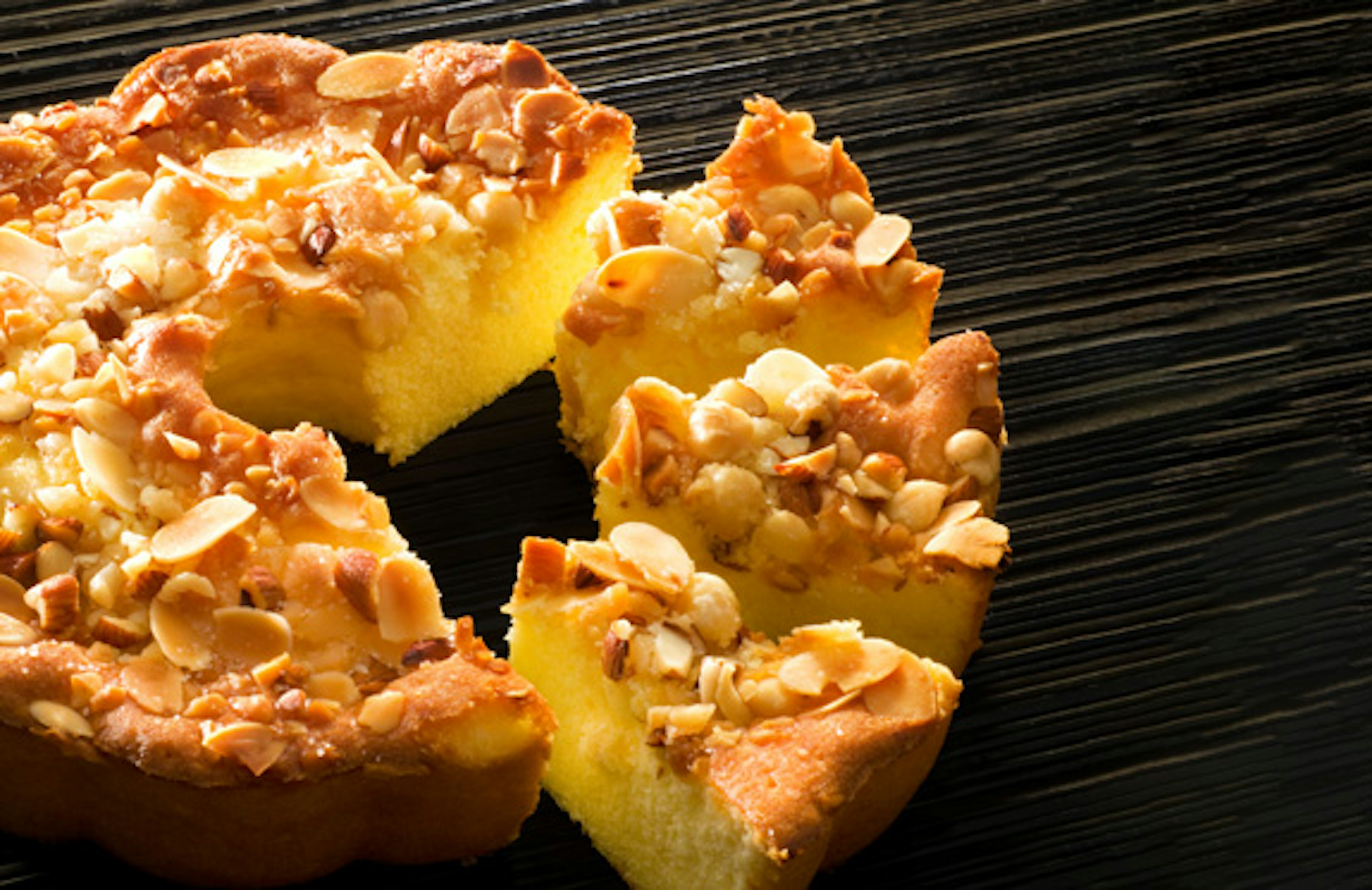 アーモンドがたっぷりのしっとりとしたケーキ