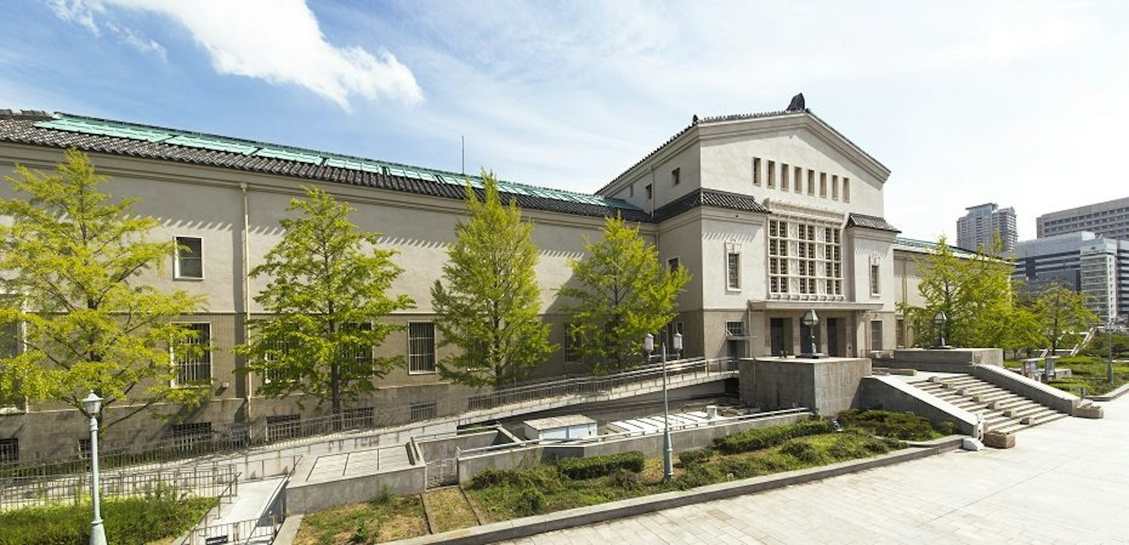歴史と現代が融合する観光スポット、訪れる価値あり