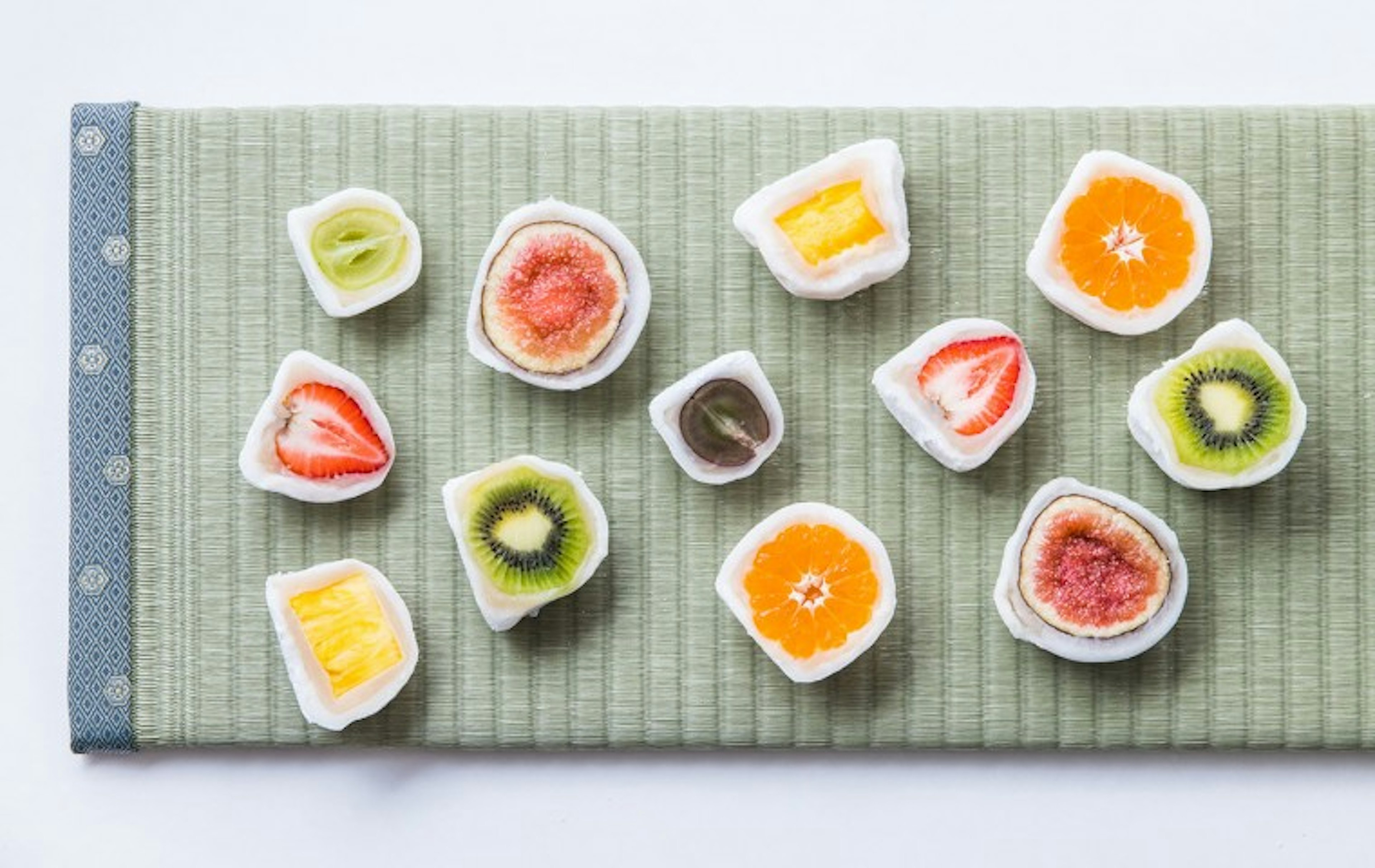 色とりどりのフルーツが詰まった絶品いちご大福