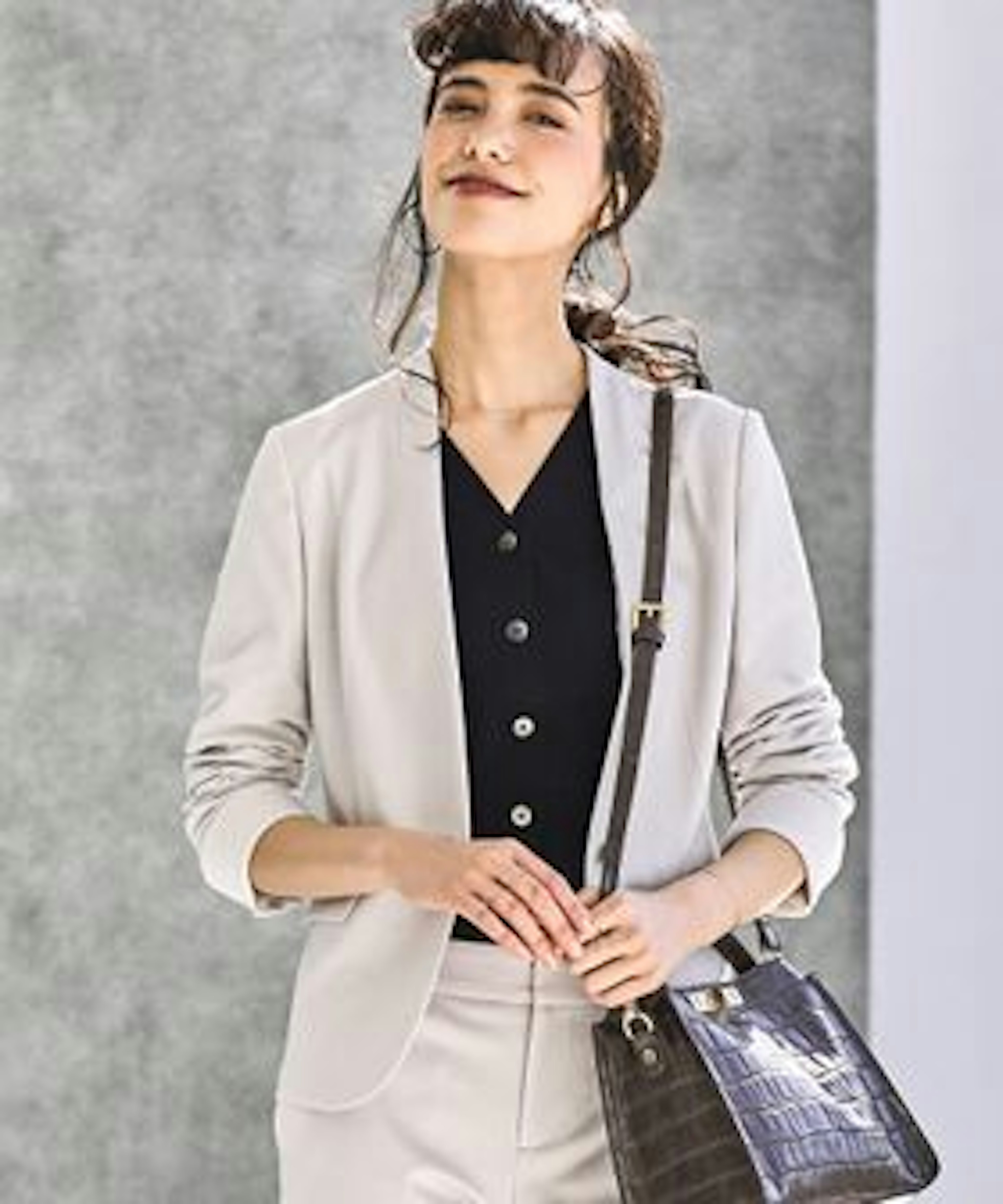 オフィスカジュアルに最適な女性向けスタイリッシュなジャケット