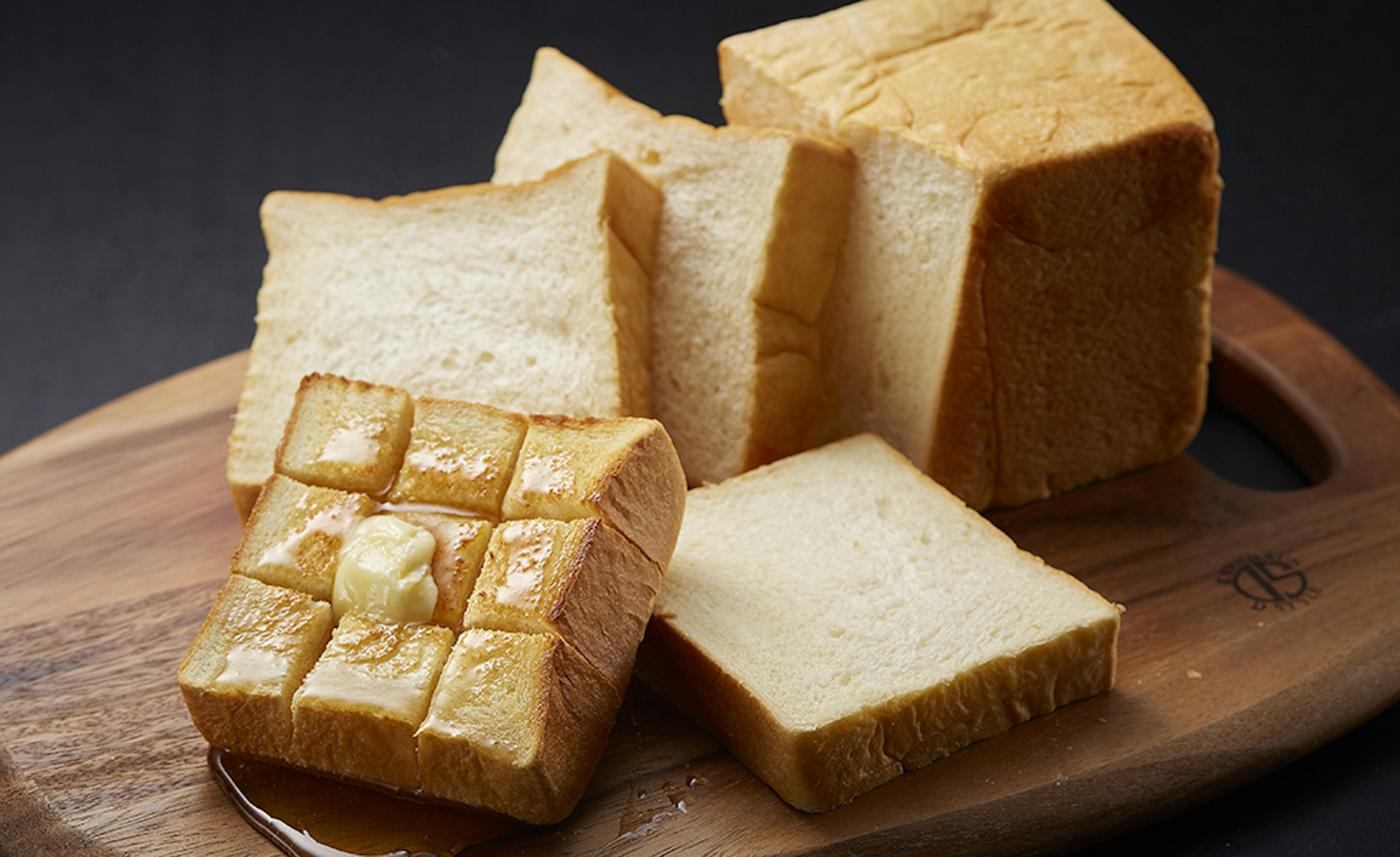 ふわふわ食感の絶品食パン、朝食にぴったりです。