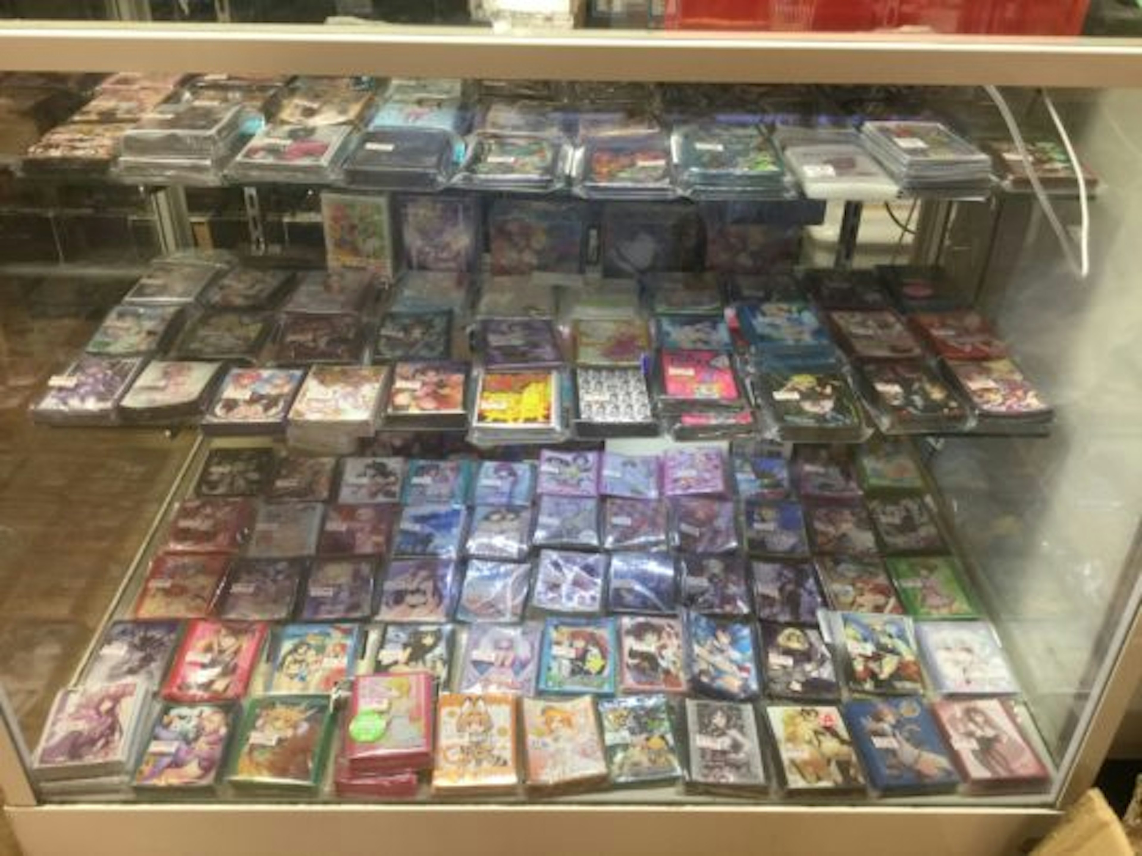 豊富なカードが揃う、魅力的なカードショップ