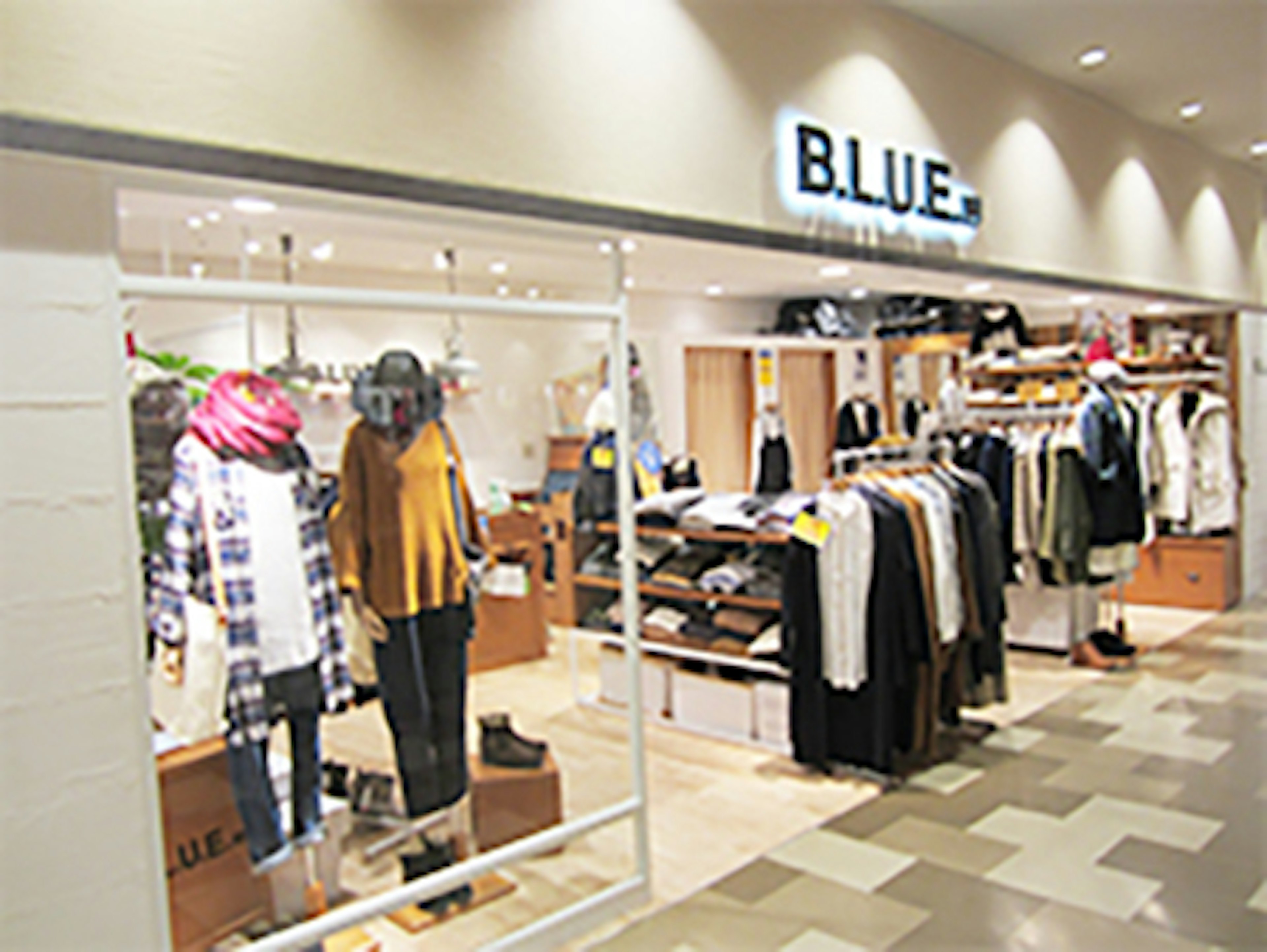 最新トレンドのレディースファッションが揃うお店