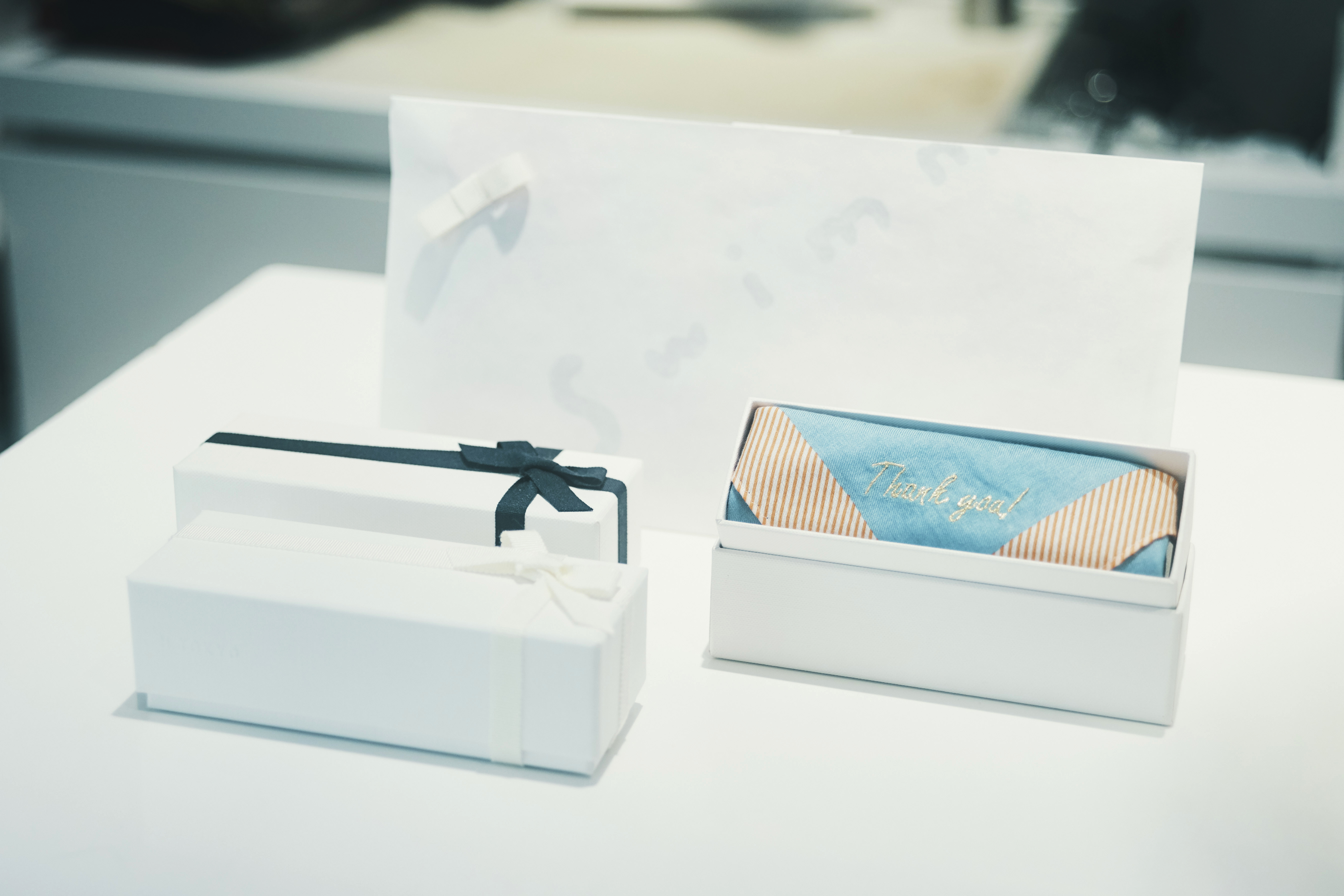 ブルーマンデーを明るく始めるためのハンカチ Swimmie 銀座 雑貨 Pathee Epic