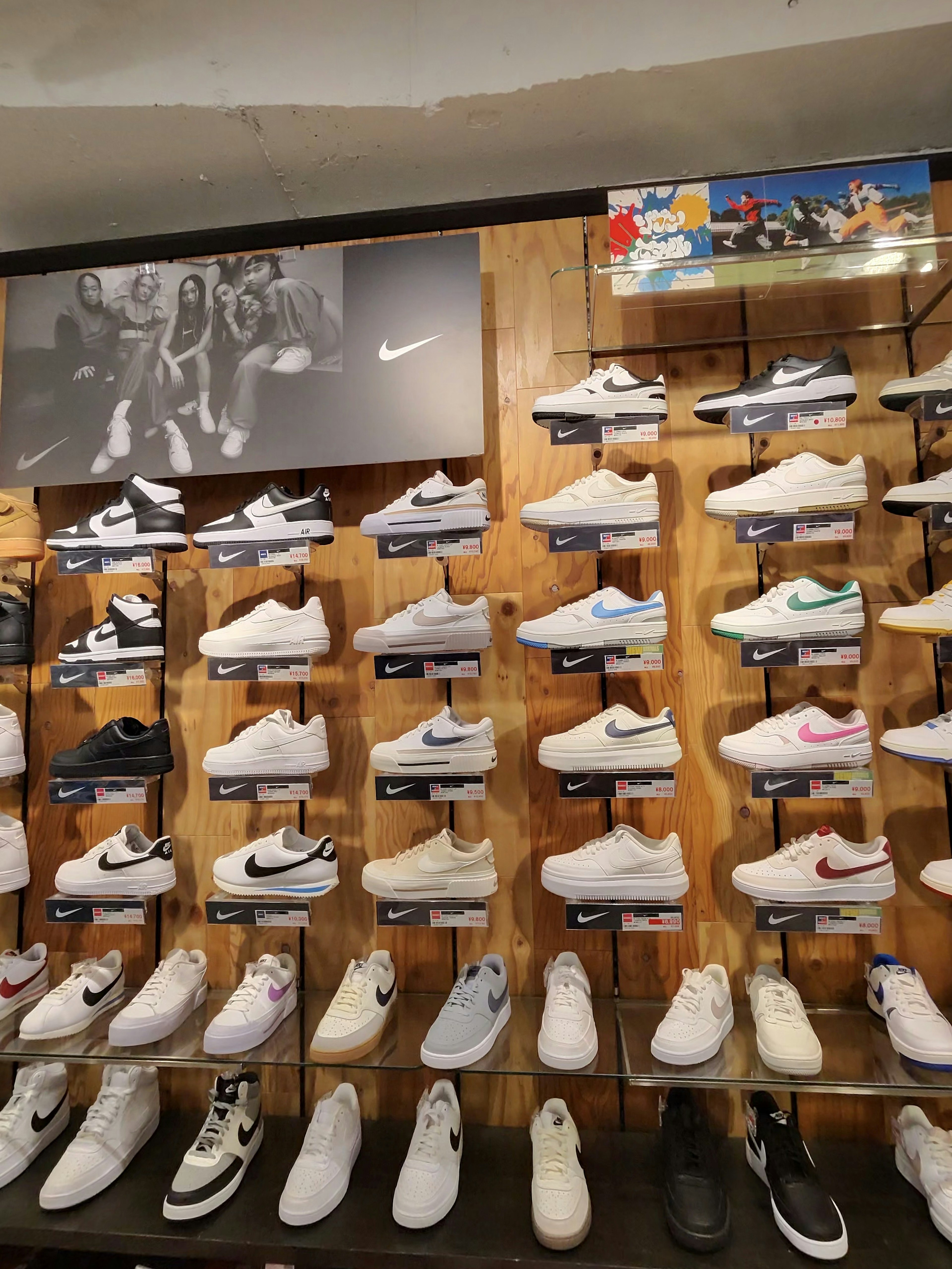 ABC-MART店舗の店内