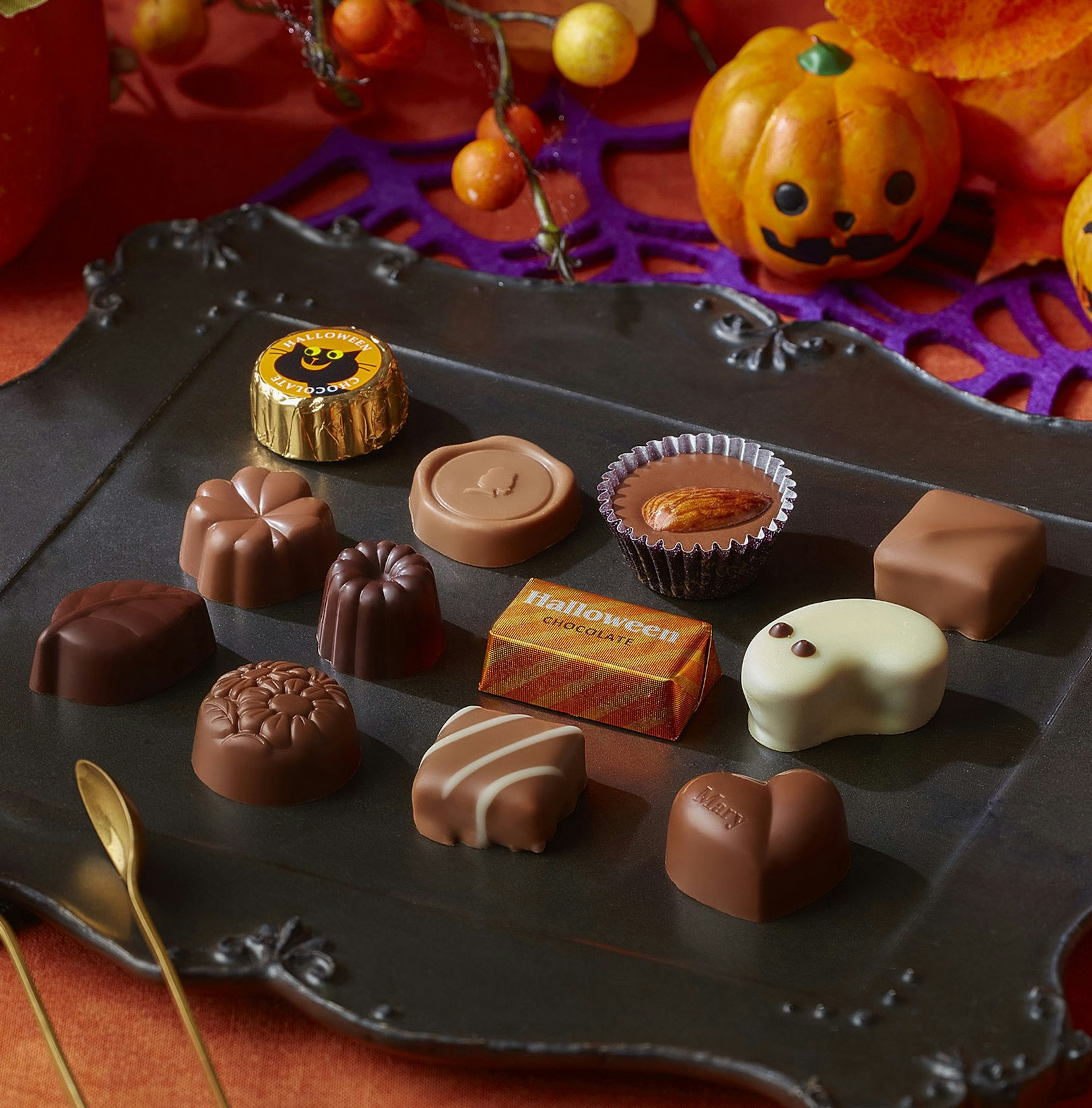 ハロウィン限定のさまさまなチョコレートアソートの画像。