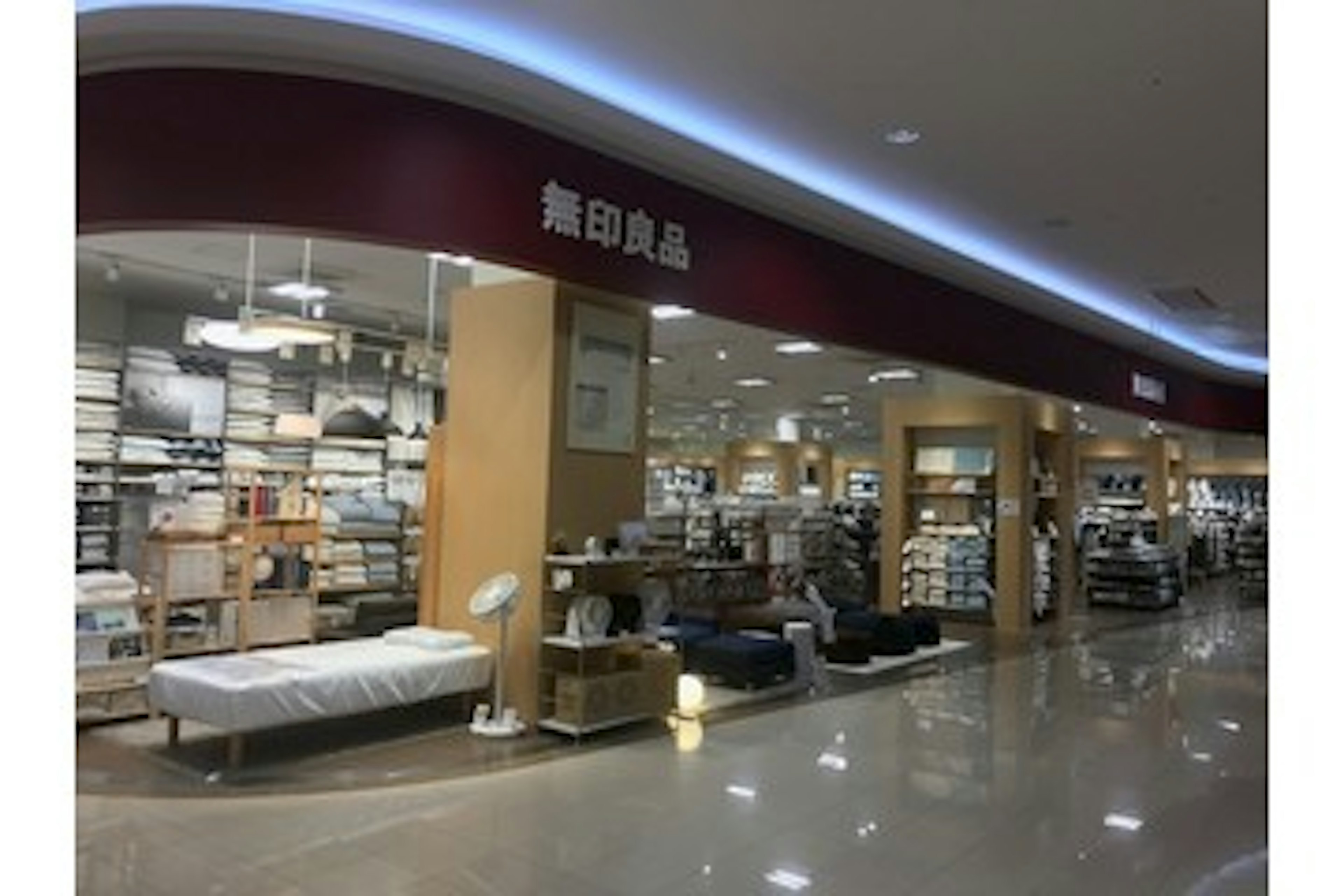 無印良品の広々とした店内で快適な下着を探してきました