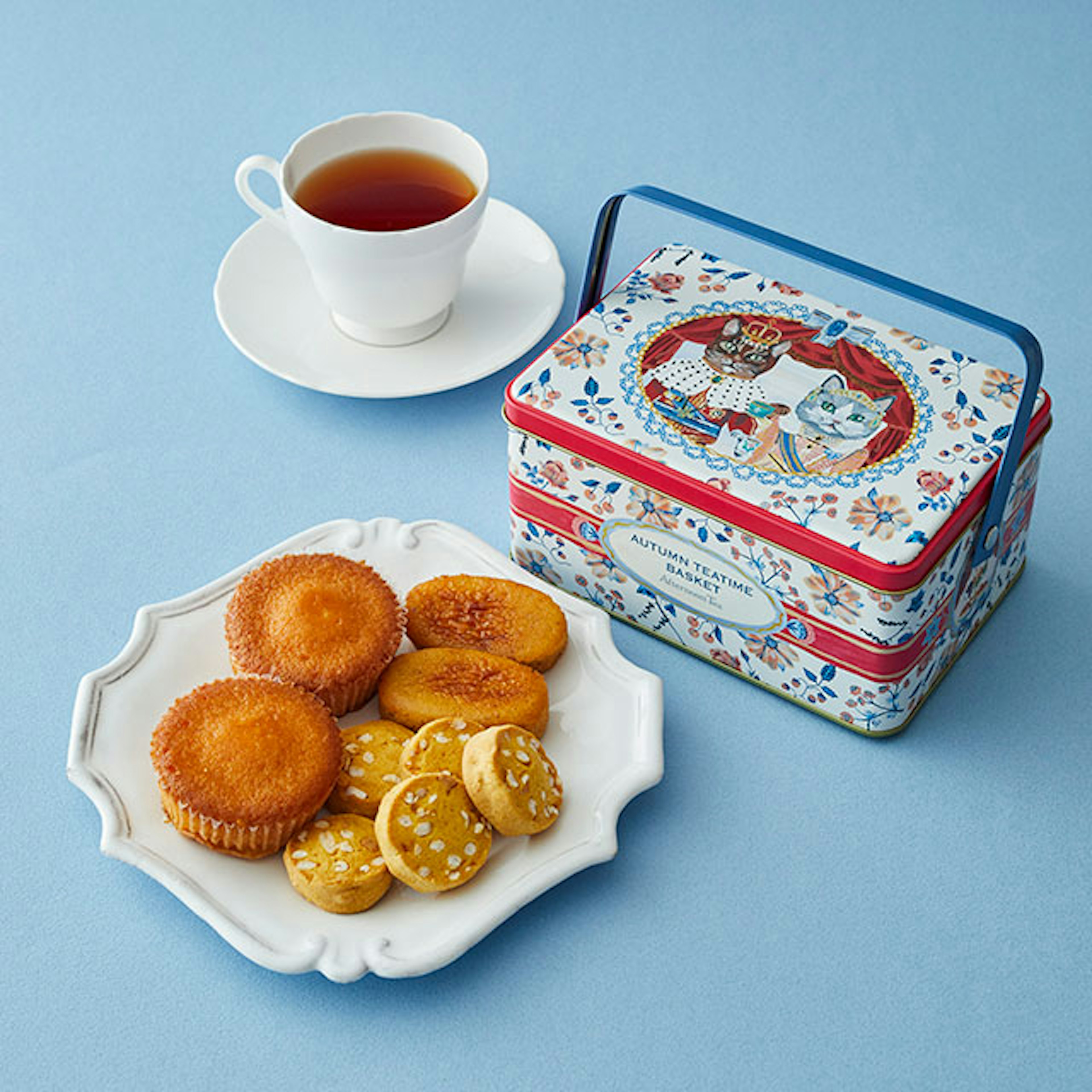 可愛い缶に入った美味しいお菓子と紅茶のセット
