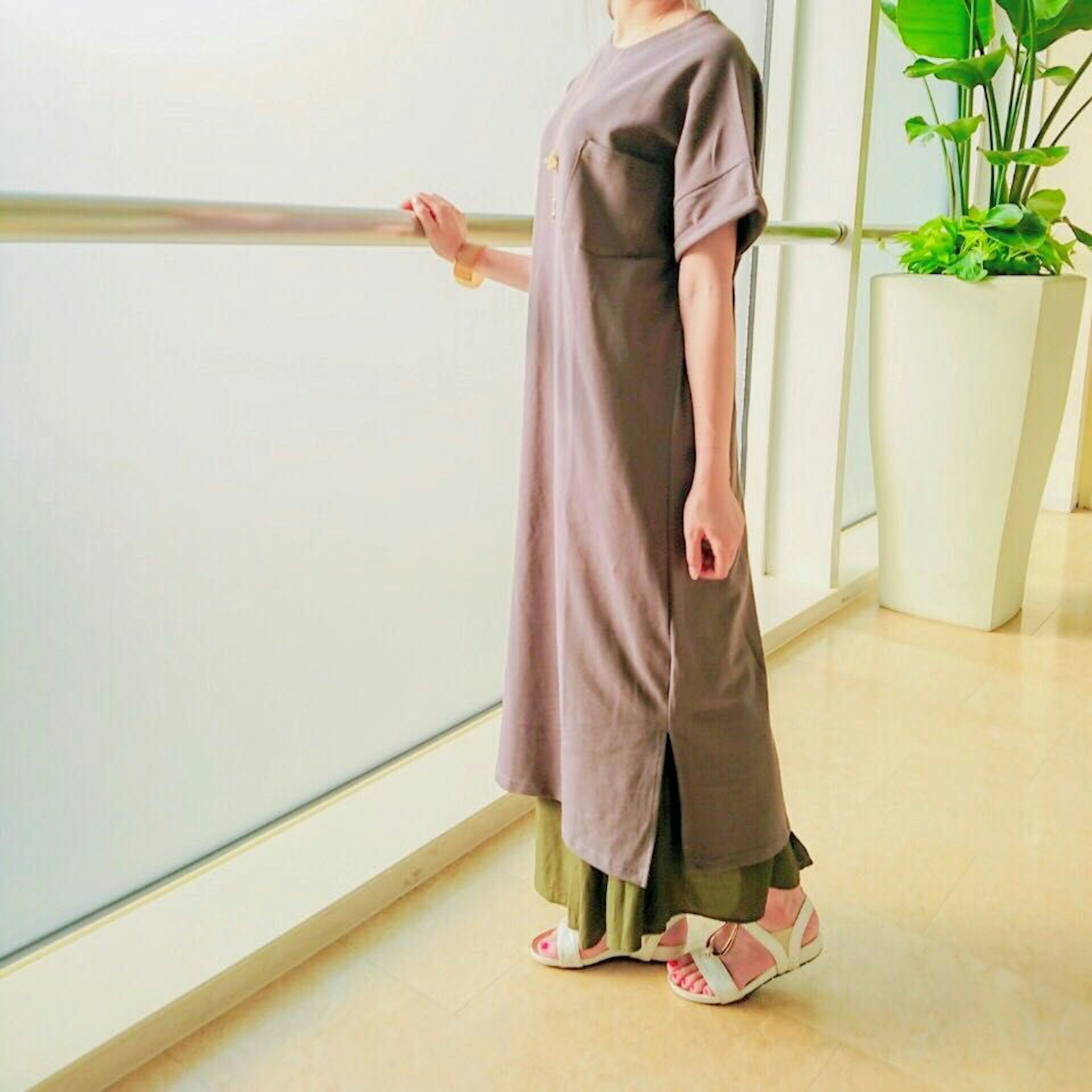 シンプルでおしゃれなレディースファッションのワンピース