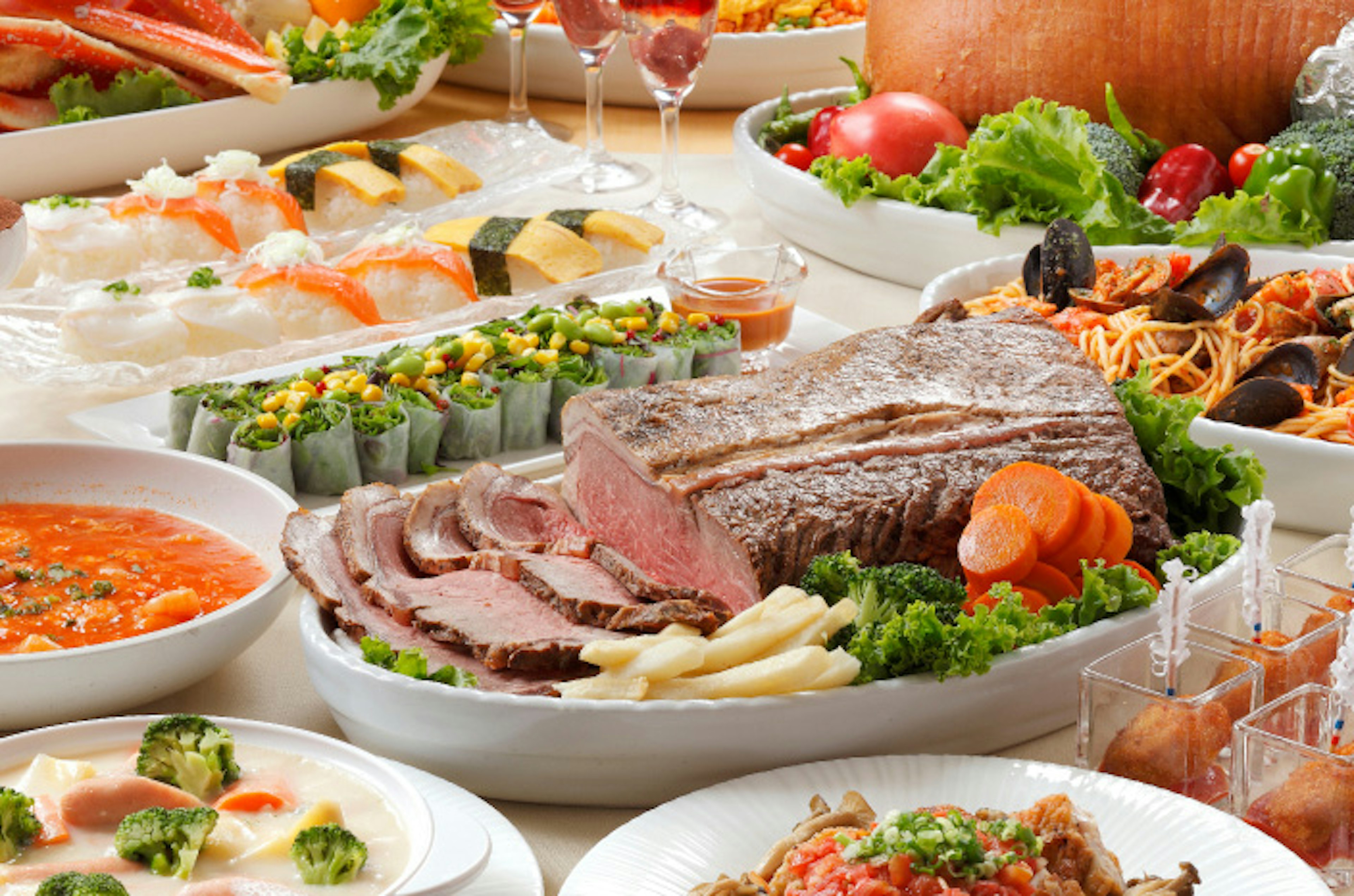 新鮮な食材を使った豪華ビュッフェで贅沢なひとときを