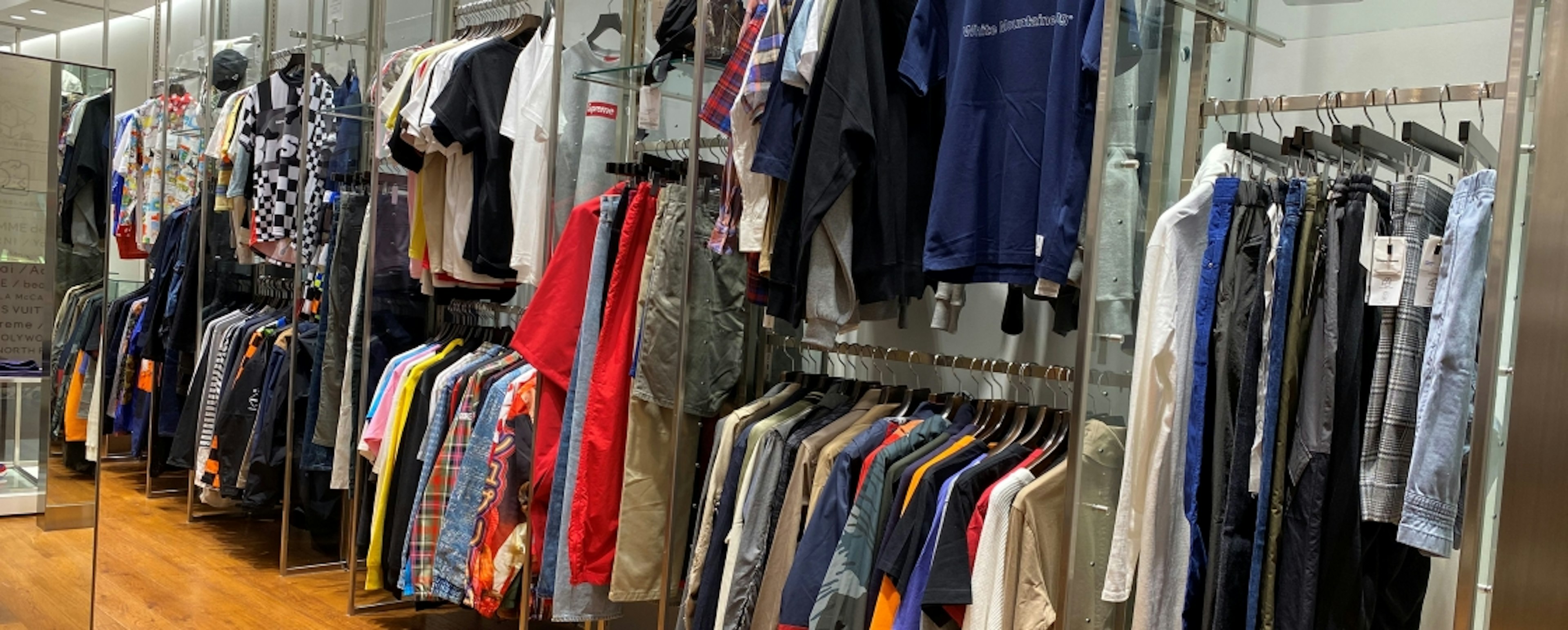 最新のファッションアイテムが揃うおしゃれなセレクトショップ