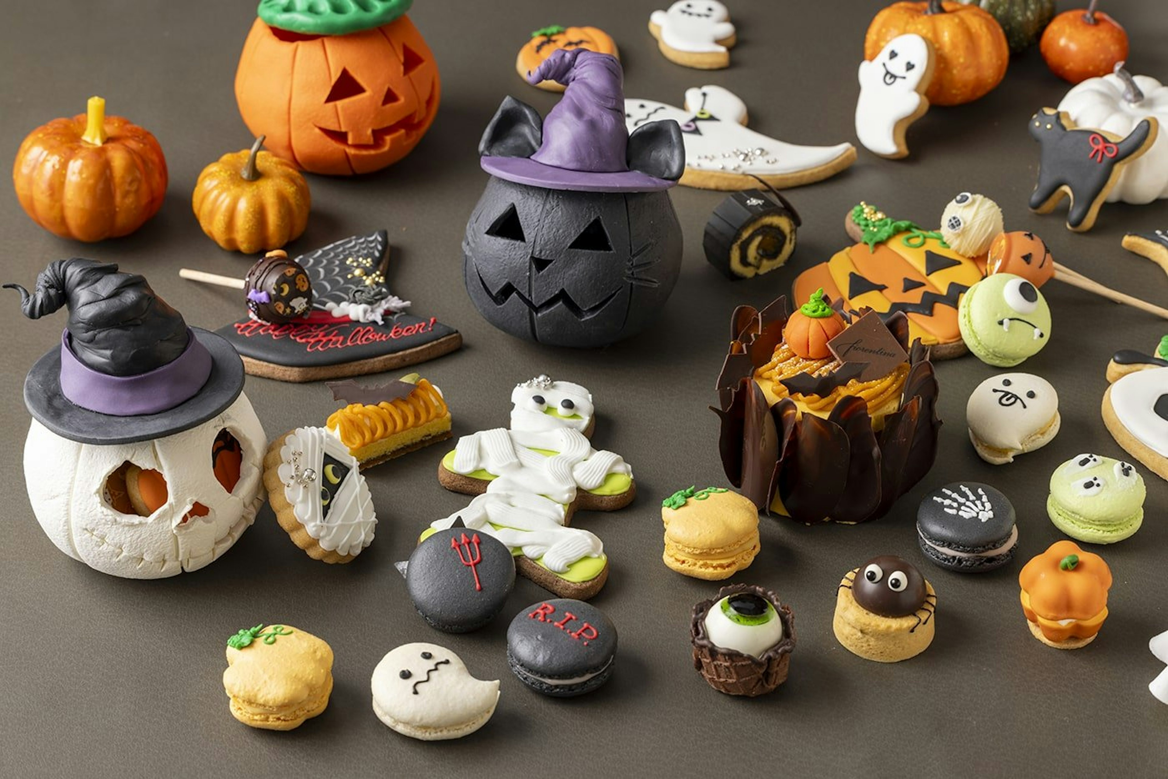 グランドハイアット東京のペストリーブティックに並ぶハロウィンスイーツ