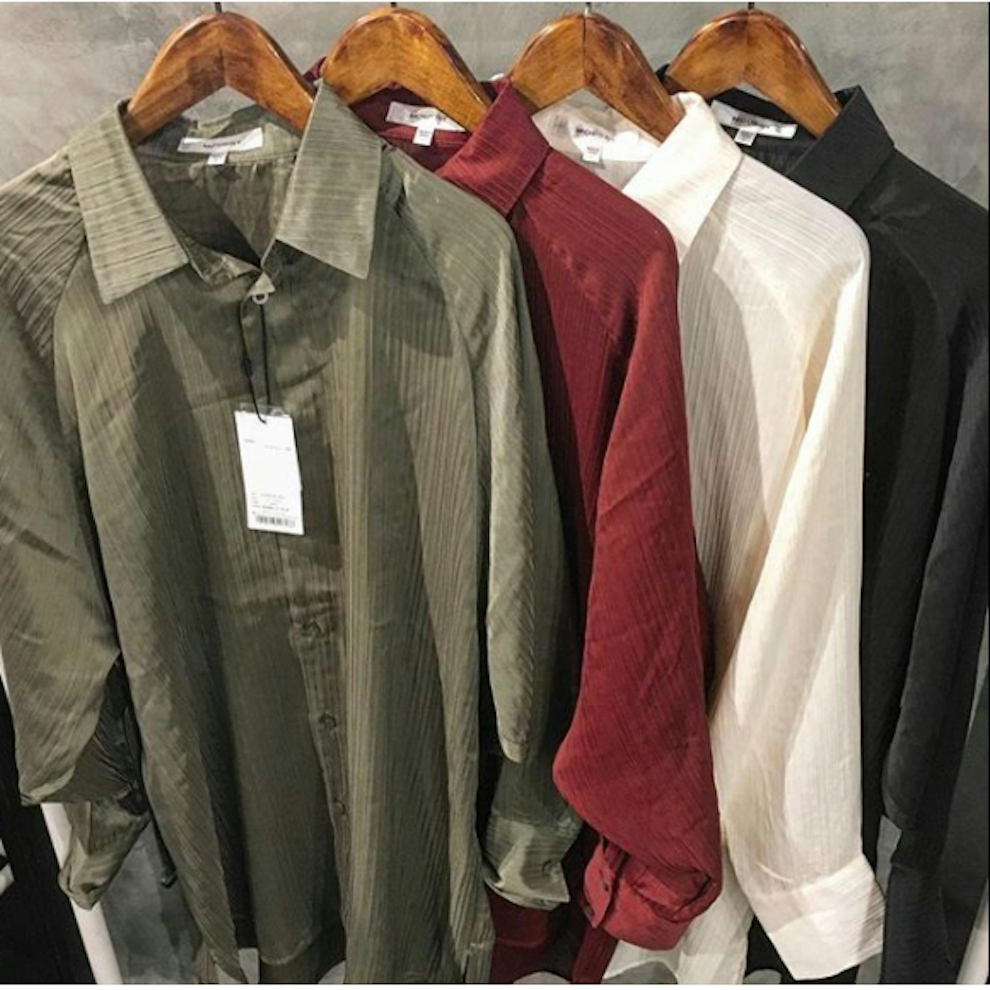 セレクトショップで見つけたおしゃれなカラフルシャツ