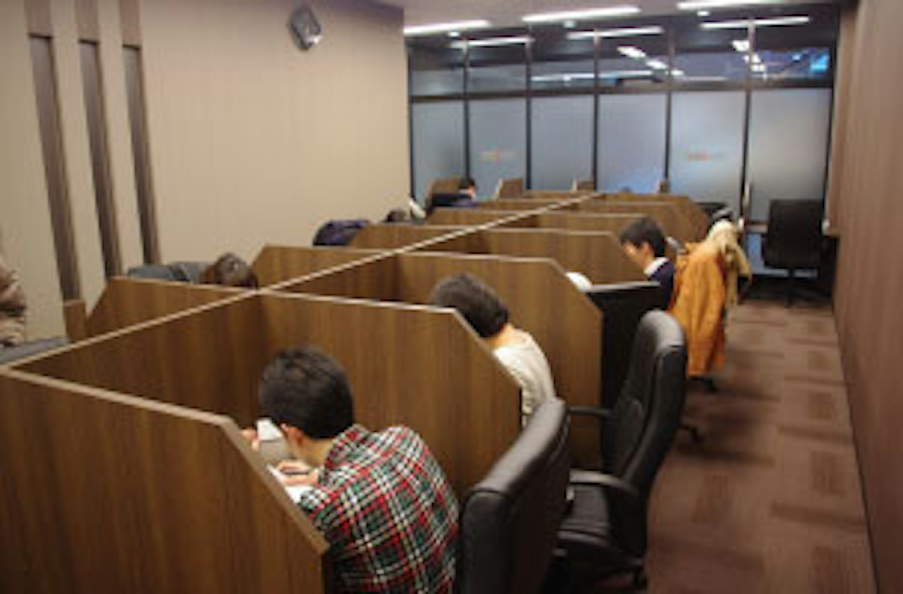静かな個室でリラックスしながら読書や勉強ができる場所