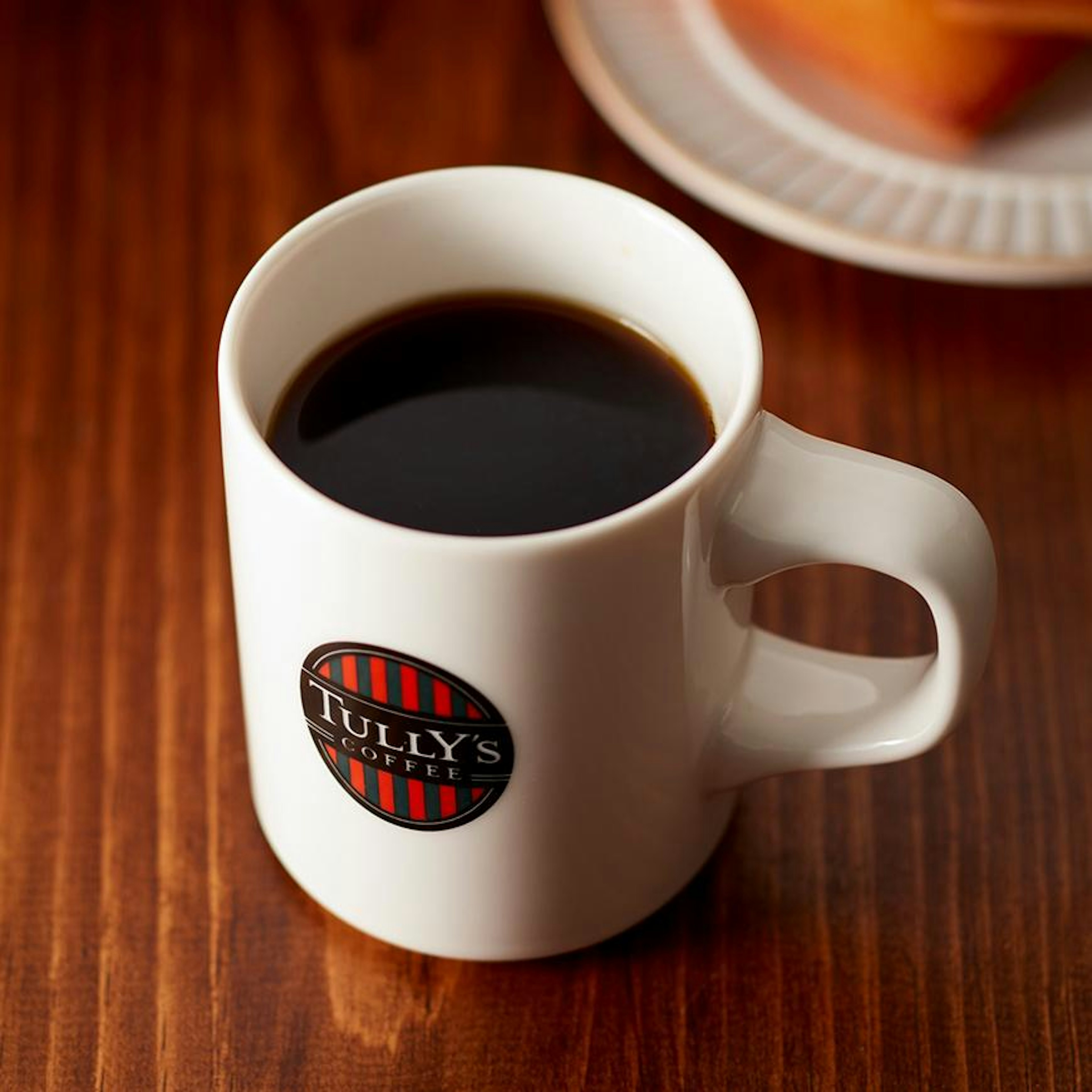 深夜でも楽しめる落ち着いたカフェの一杯