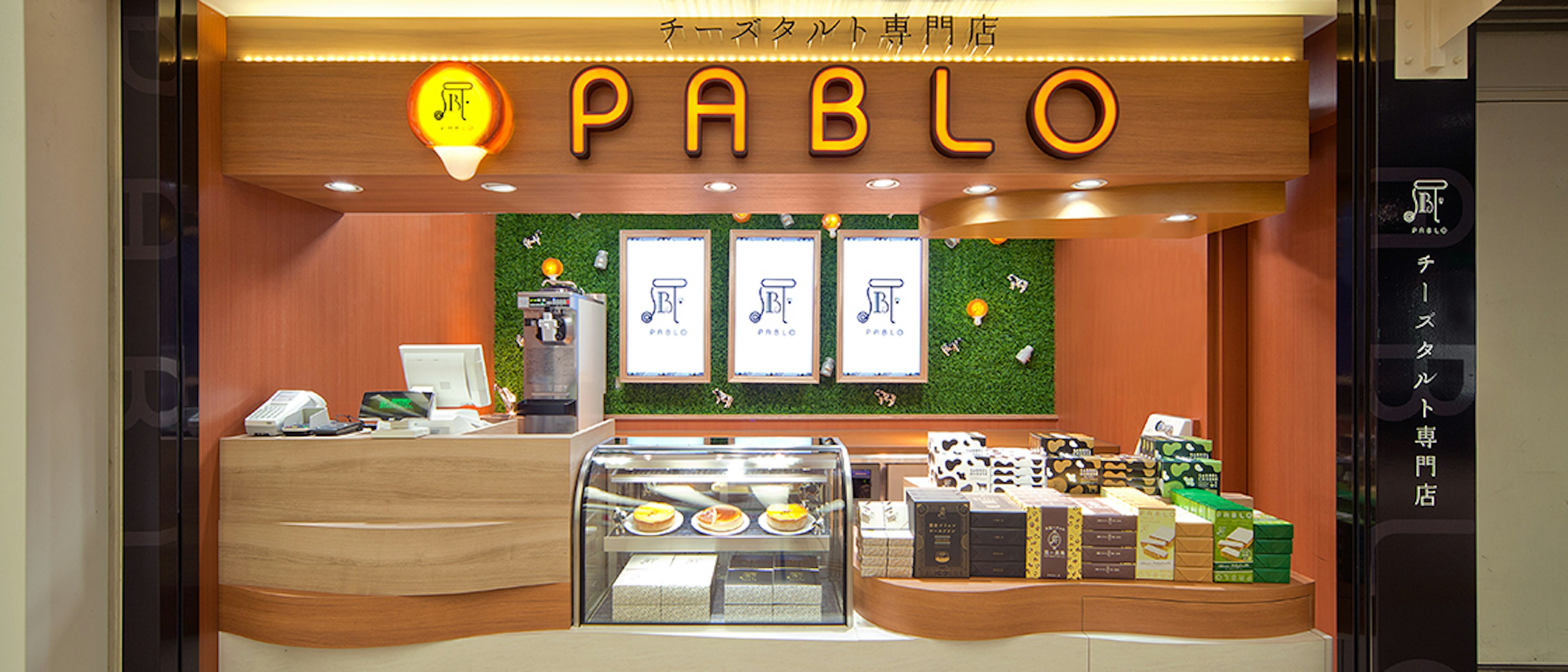 絶品チーズタルトが楽しめる専門店の店内