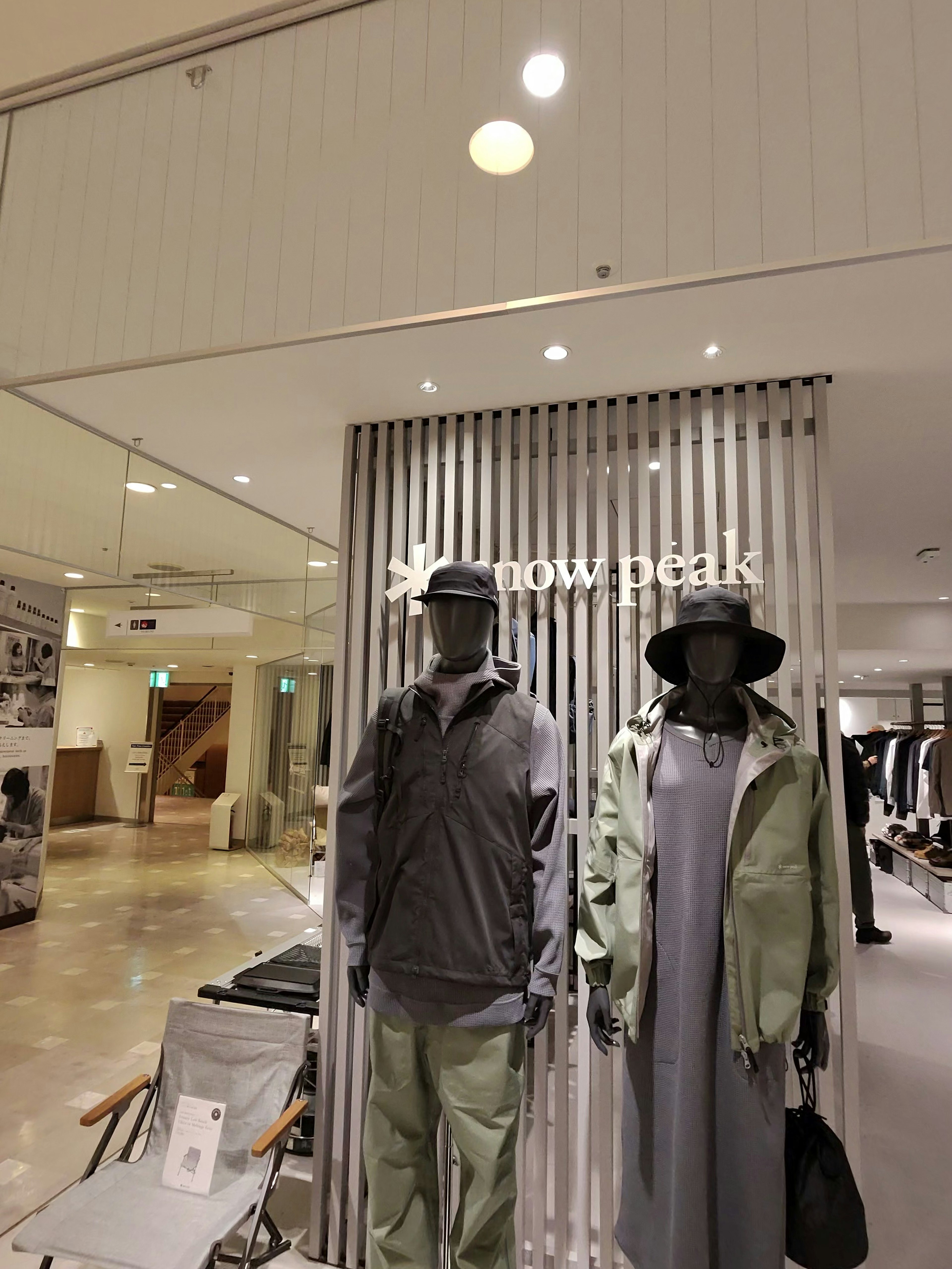 snow peakの店舗内観
