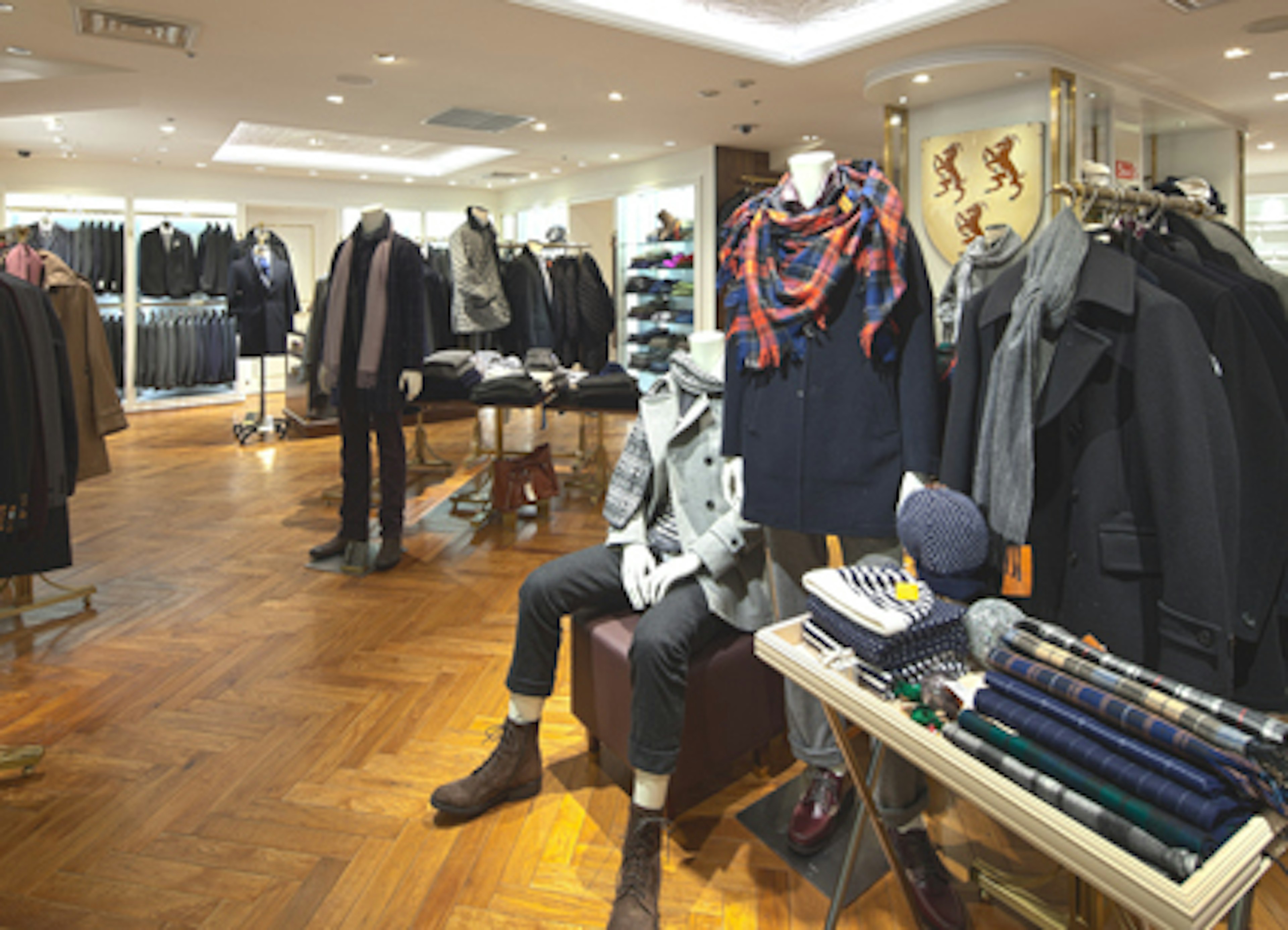 ユナイテッドアローズ池袋店の内観画像。