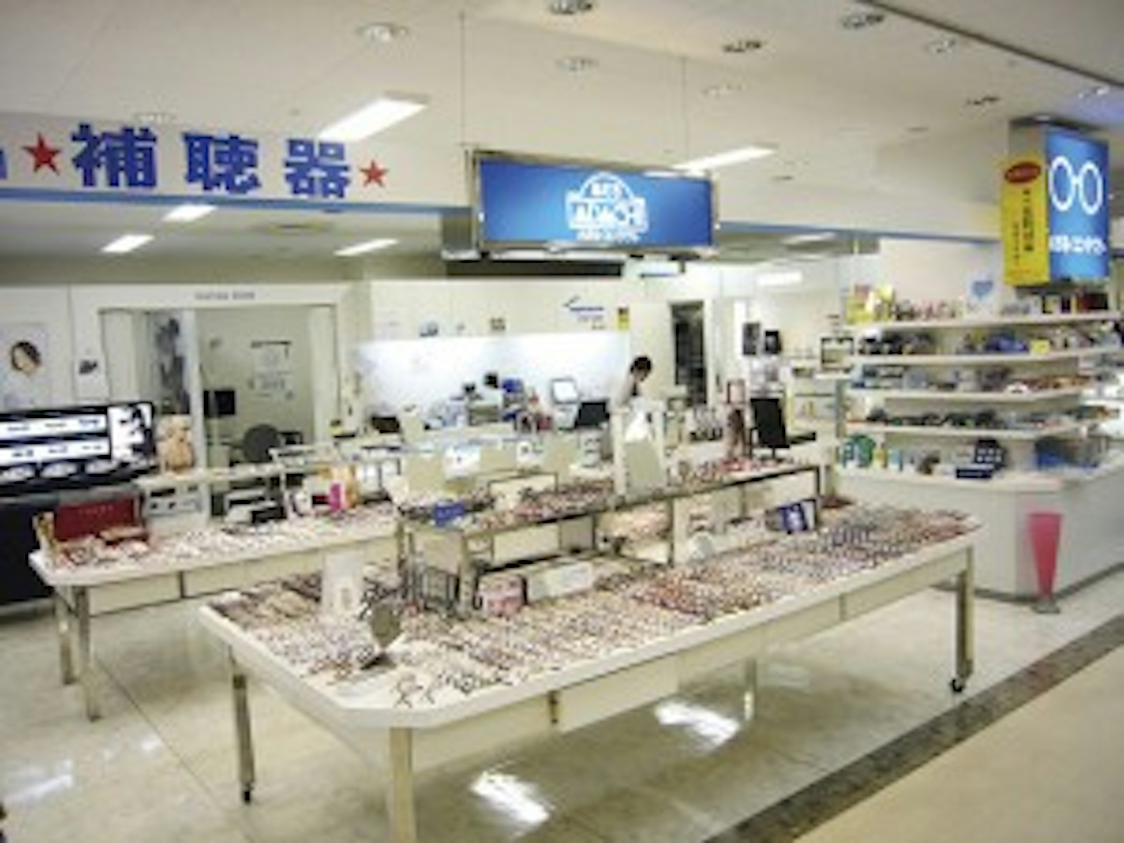 豊富なメガネの品揃えと親切なサービスが魅力の店舗
