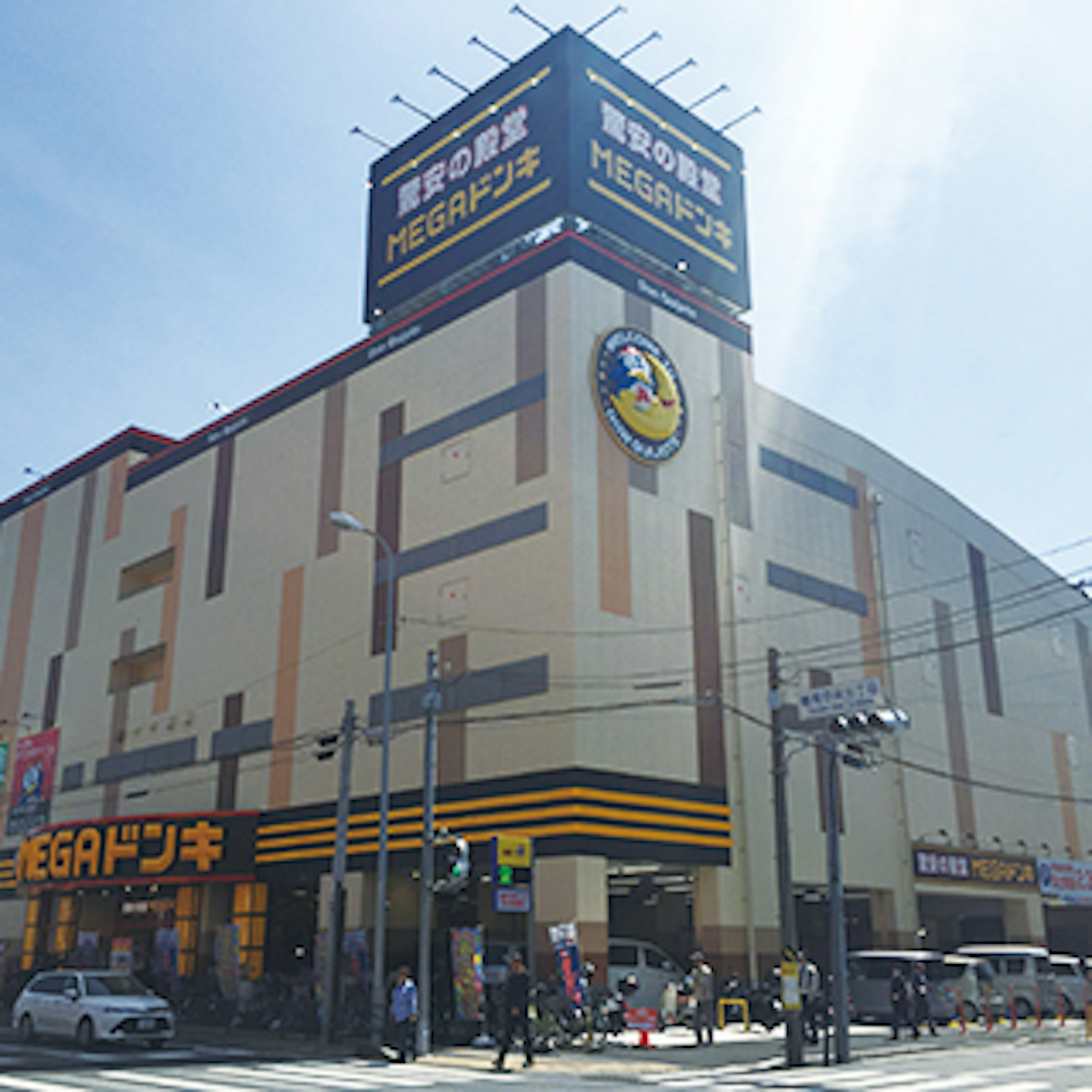 豊富なワインが揃う大型店舗で贅沢な時間を